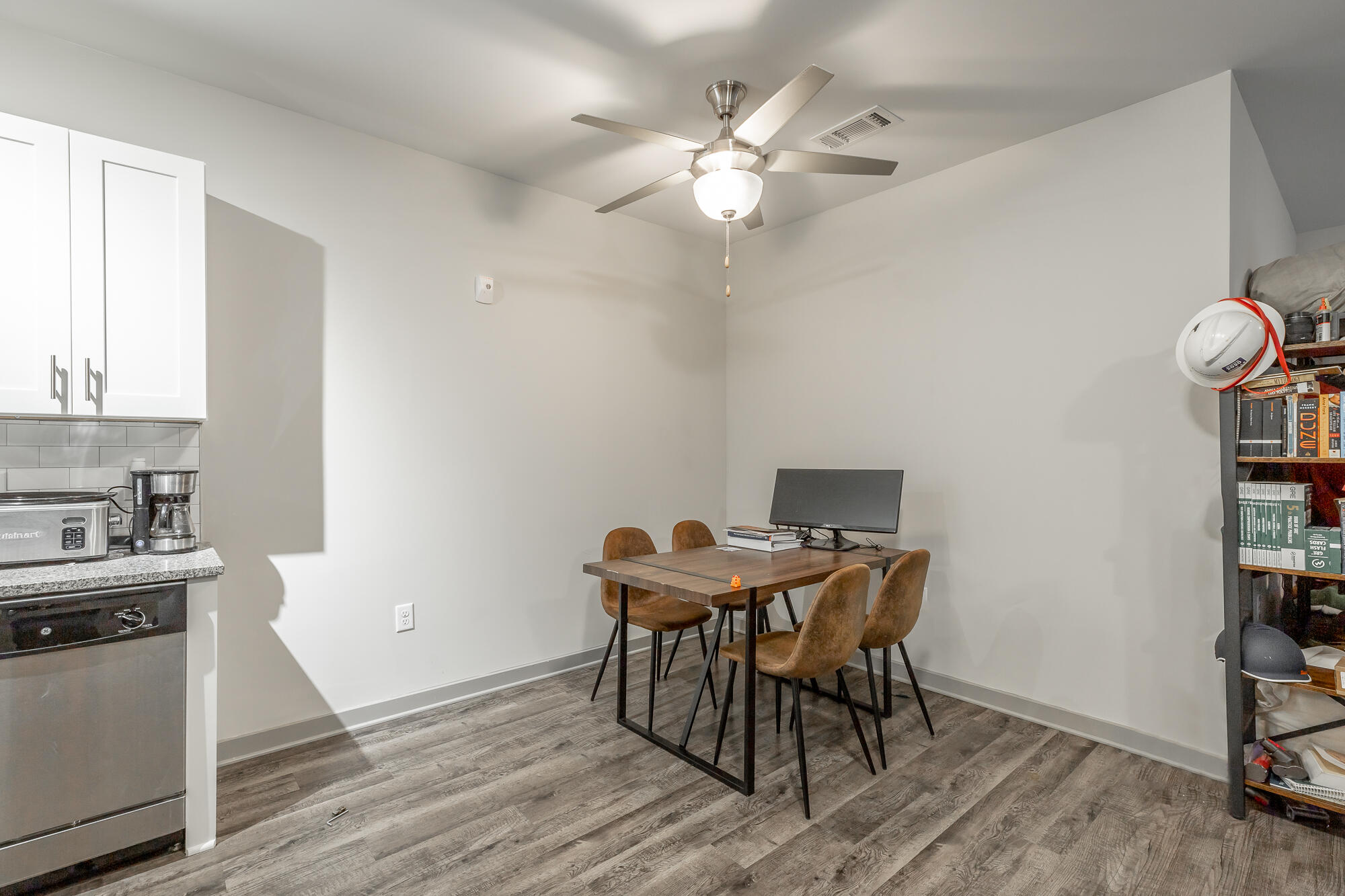 782 Riverfront Parkway, 415