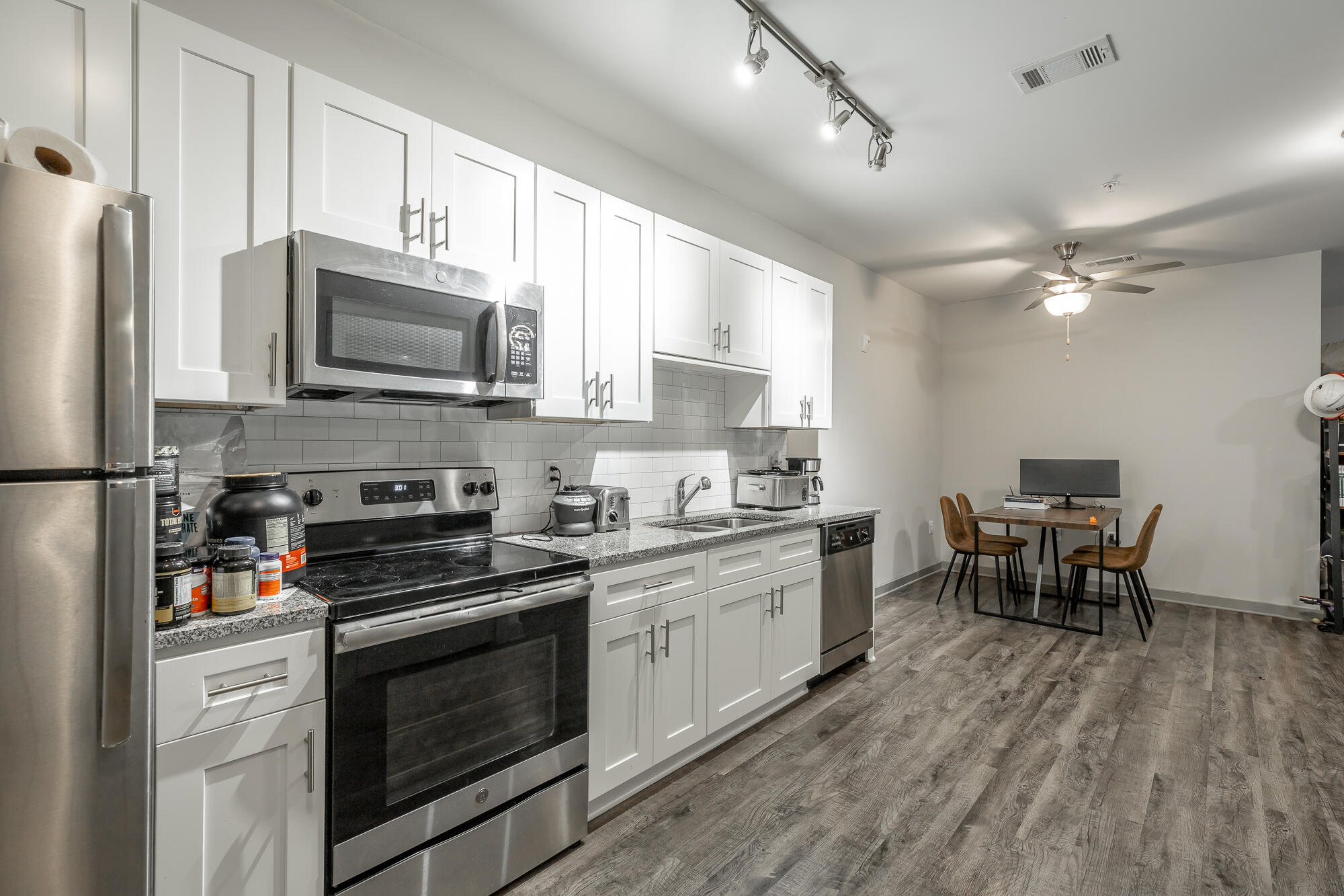 782 Riverfront Parkway, 415