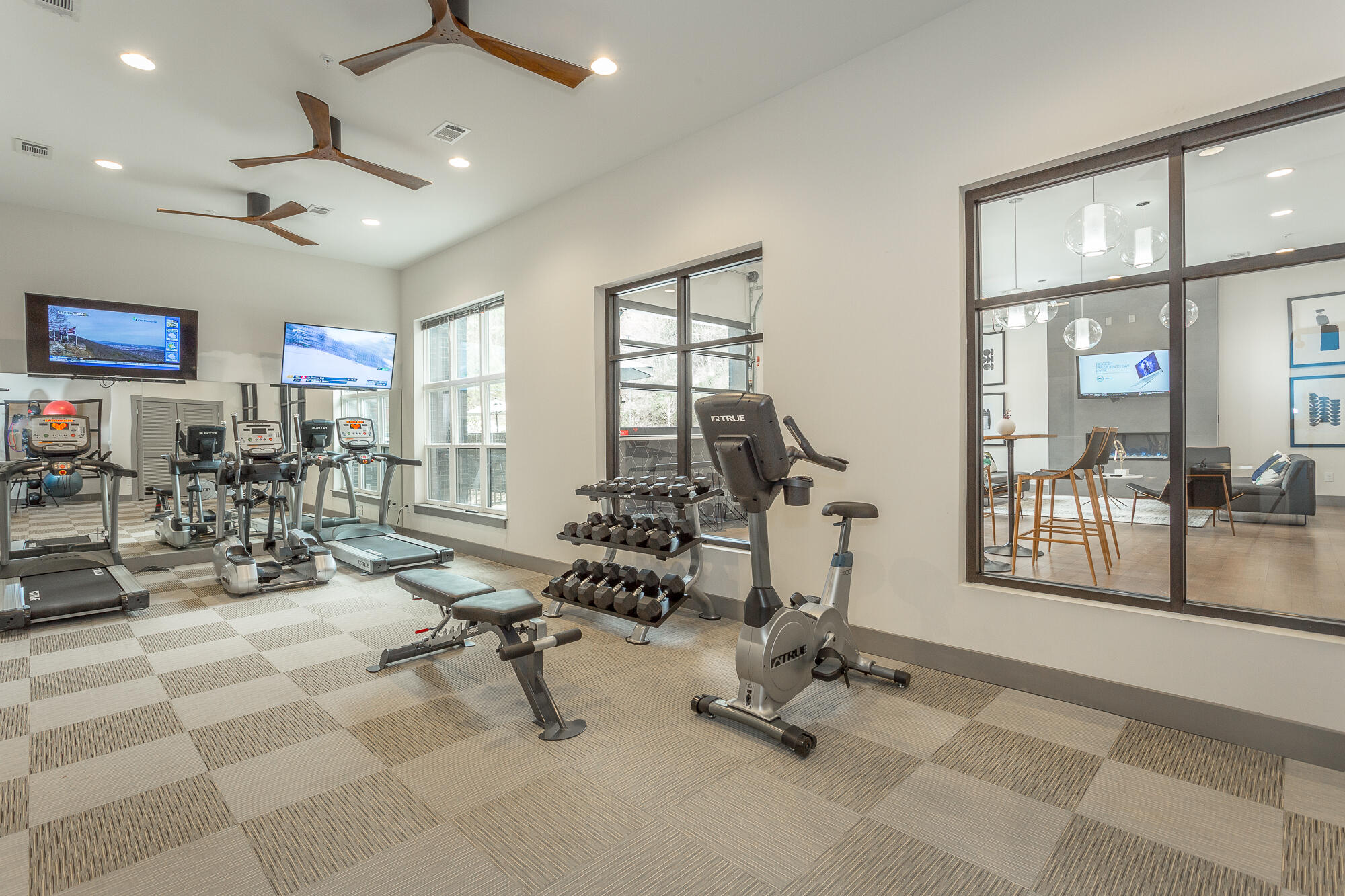 782 Riverfront Parkway, 415