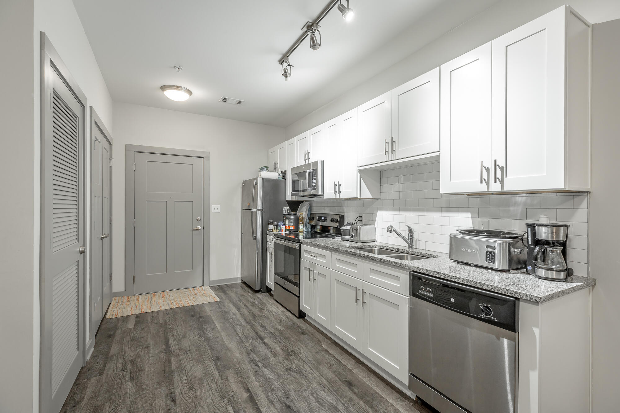 782 Riverfront Parkway, 415
