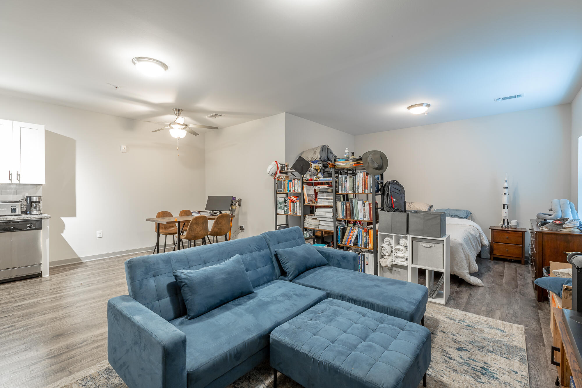 782 Riverfront Parkway, 415
