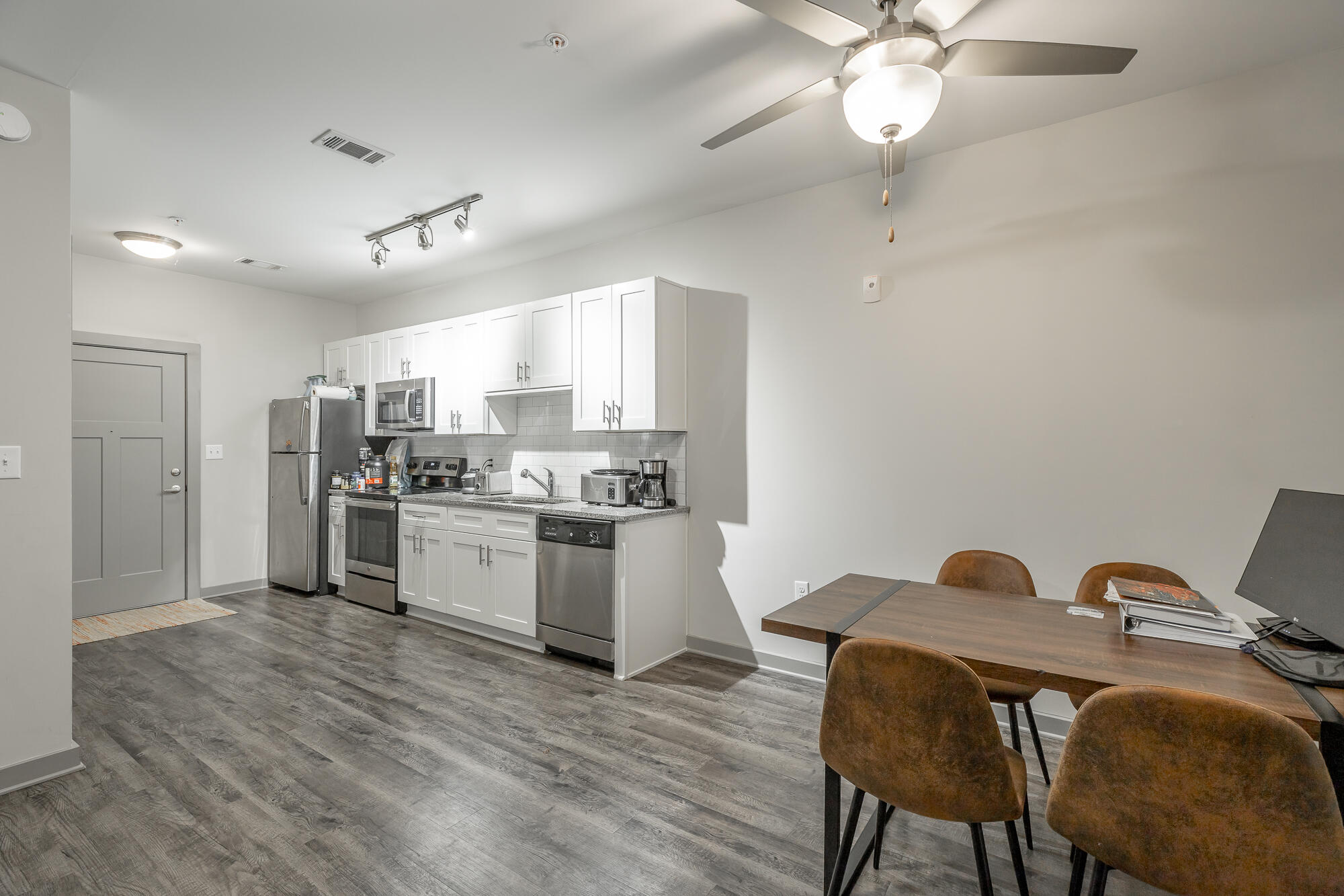 782 Riverfront Parkway, 415