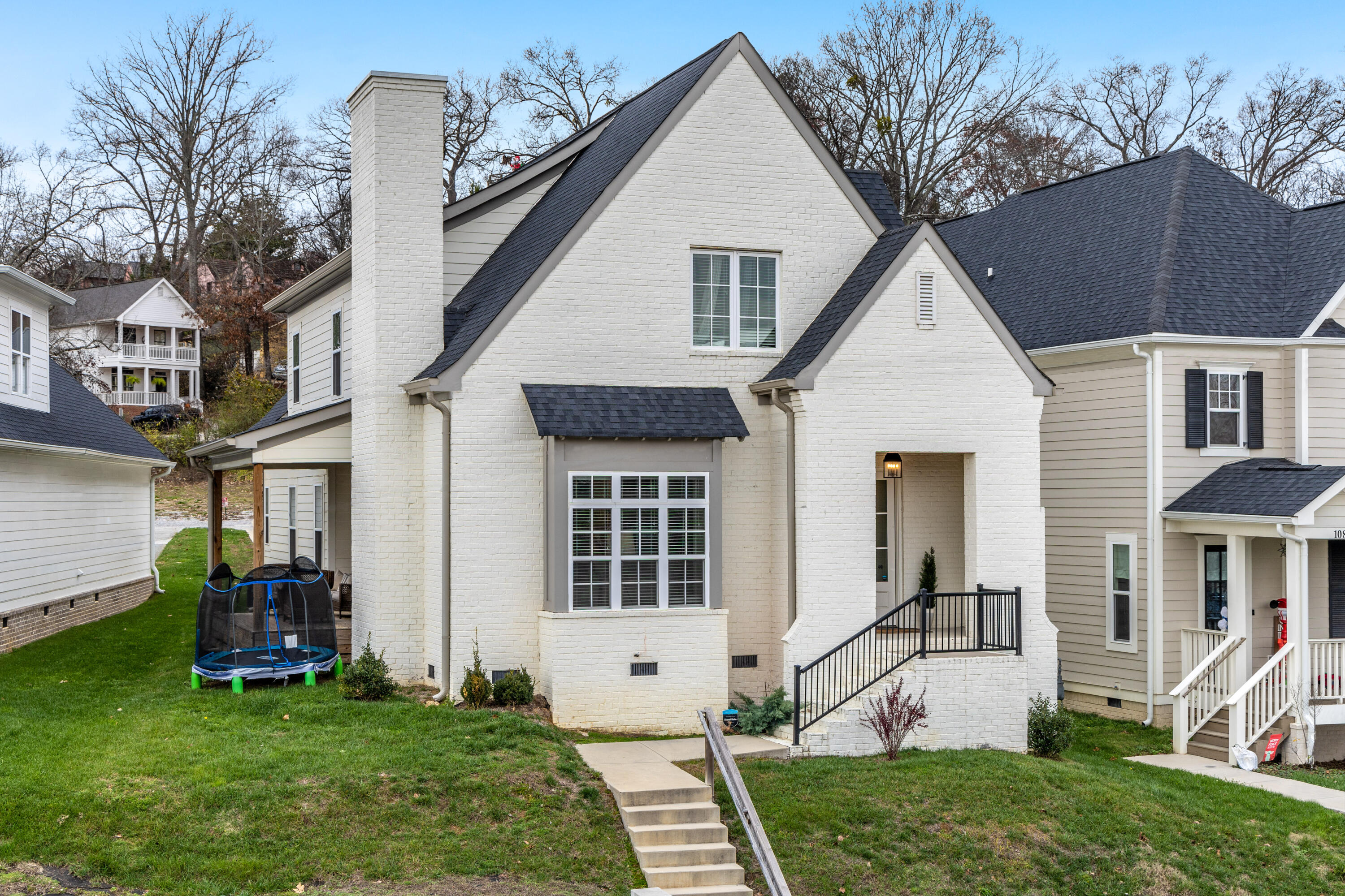 1073 W Mississippi Avenue