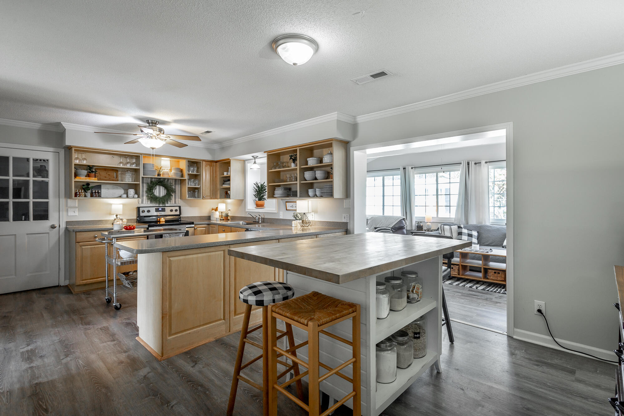 9017 Pleasant Lane