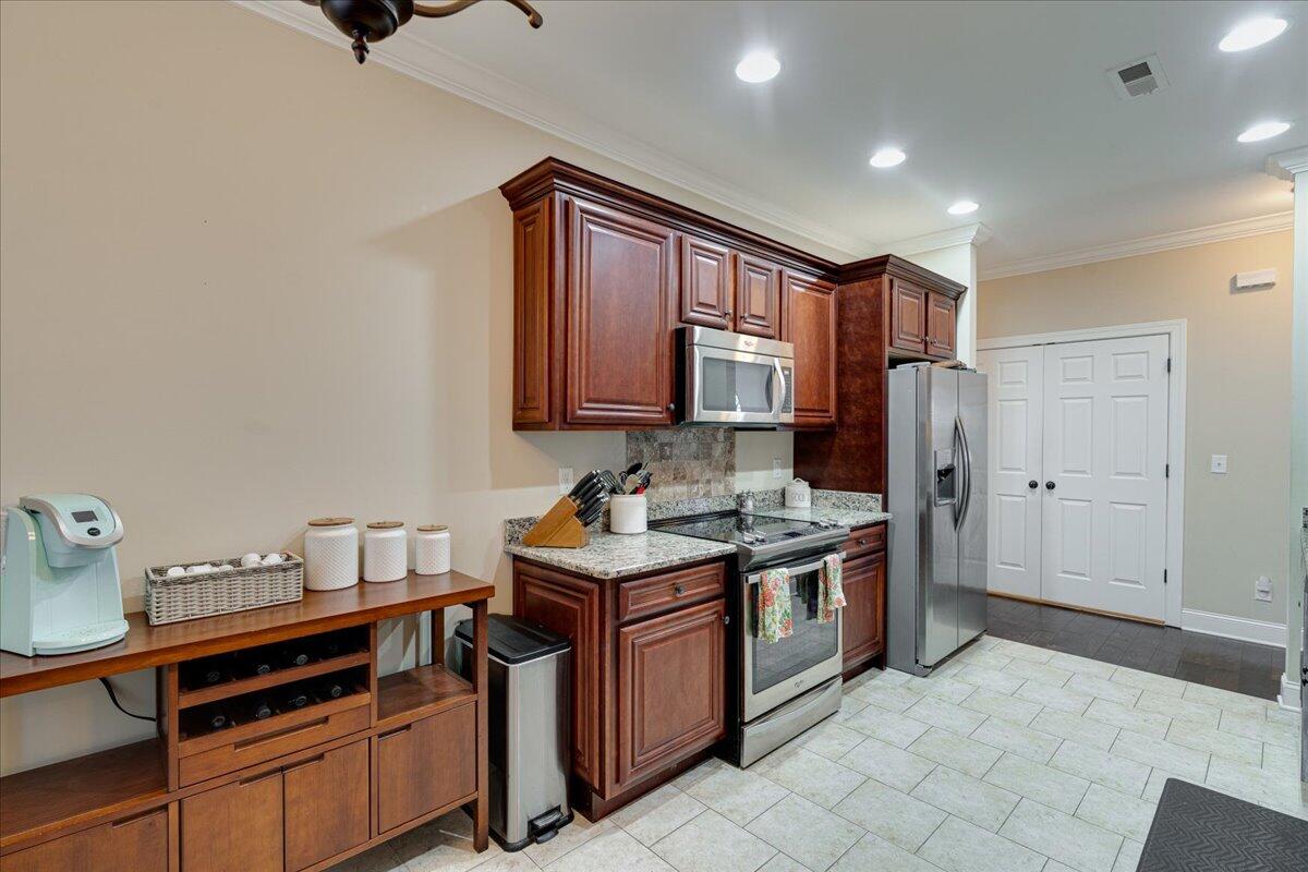 146 Vineyard Boulevard
