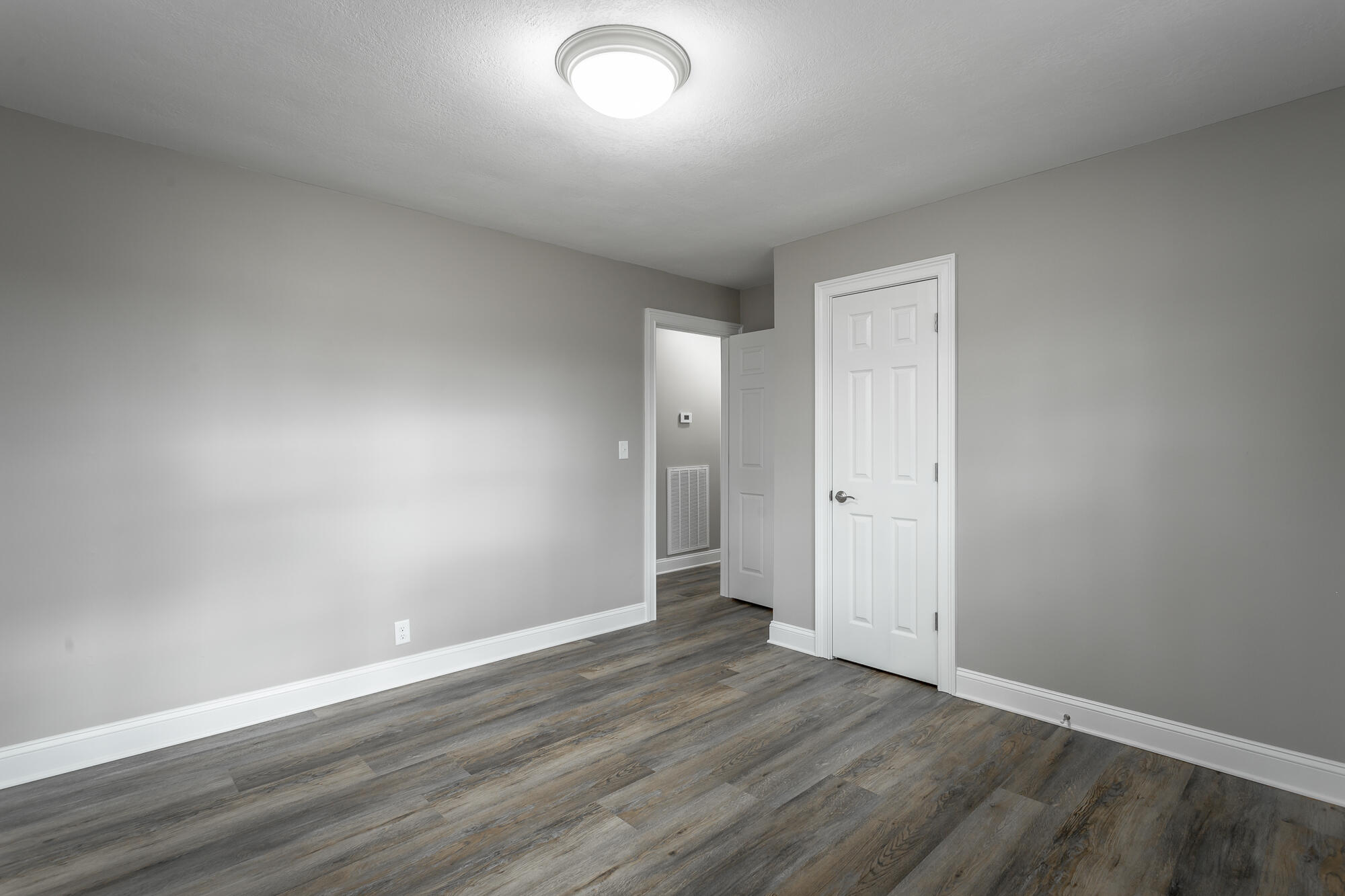 6 Howard Circle