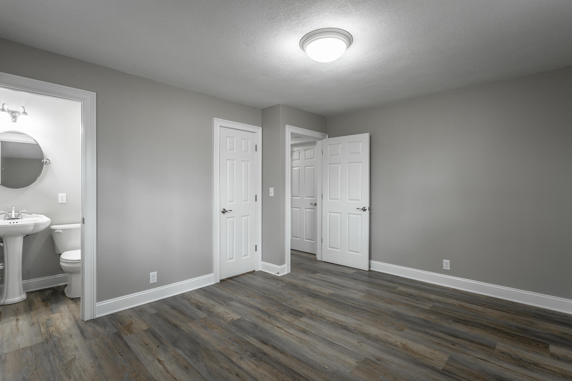 6 Howard Circle