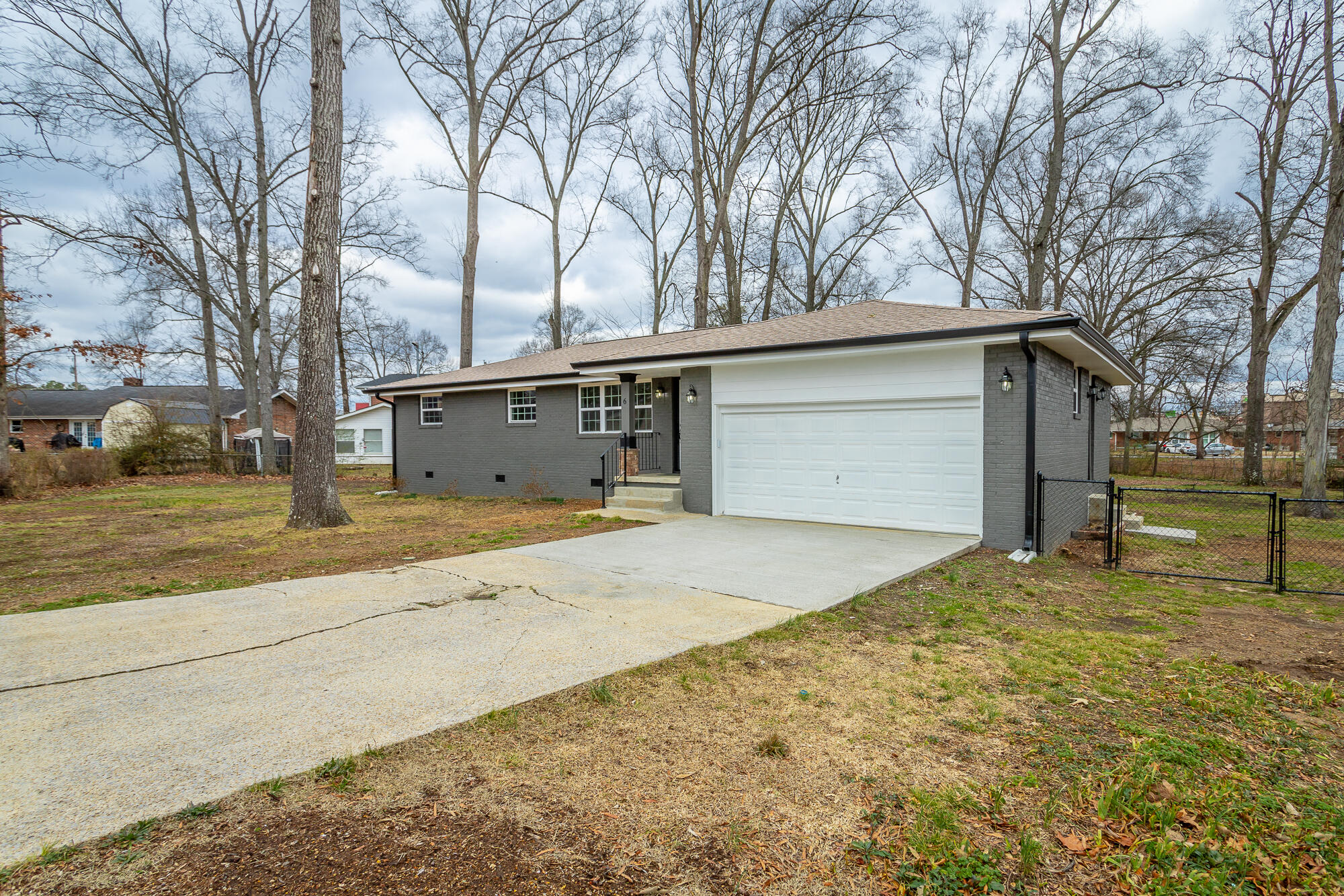 6 Howard Circle