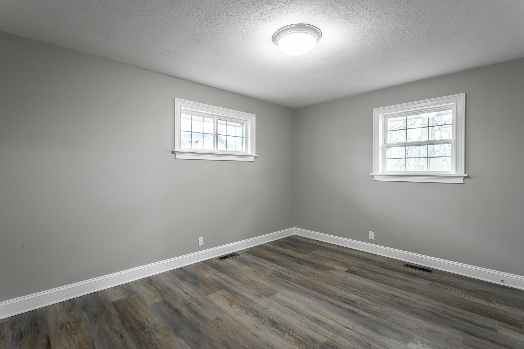 6 Howard Circle