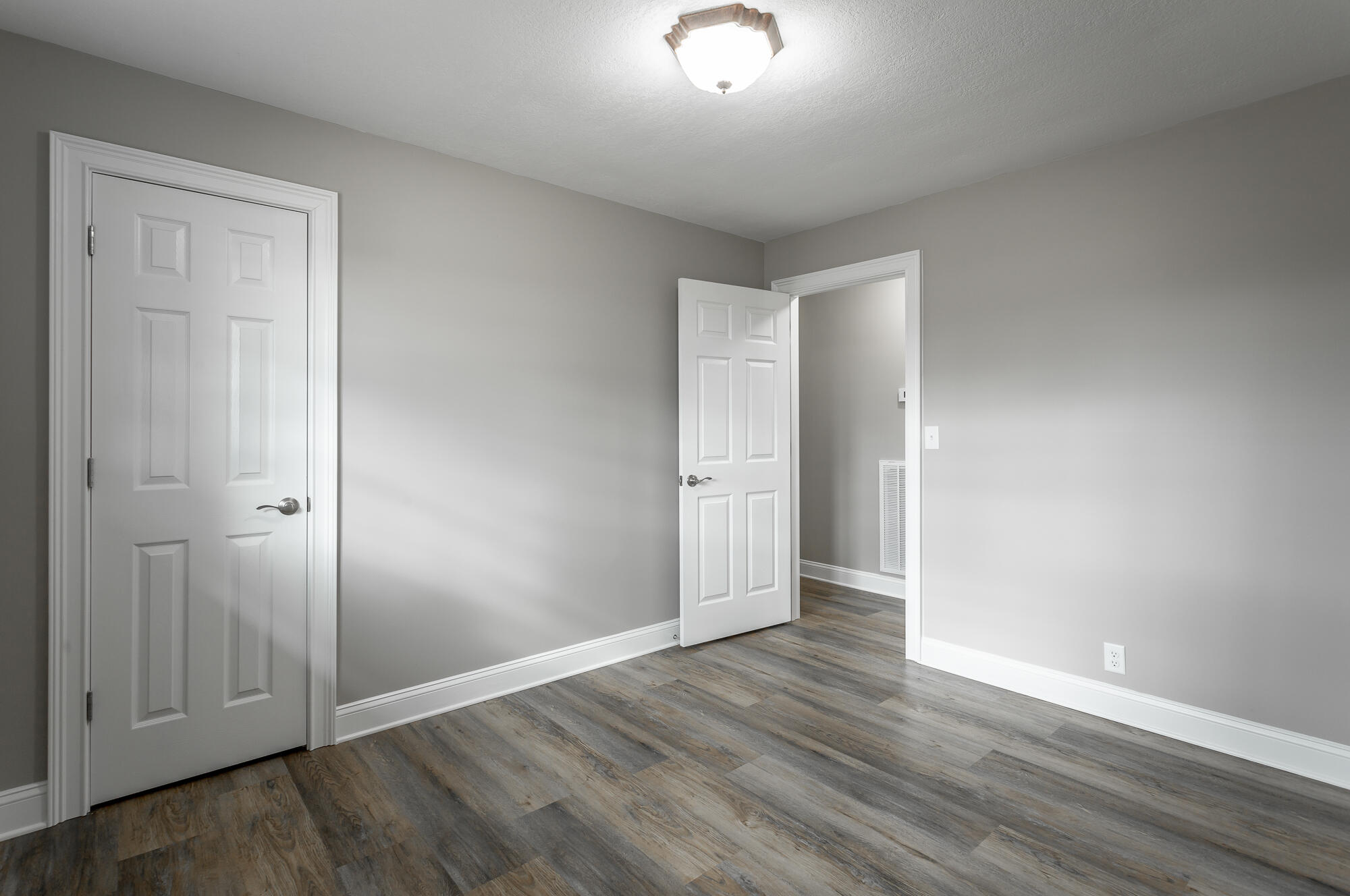 6 Howard Circle