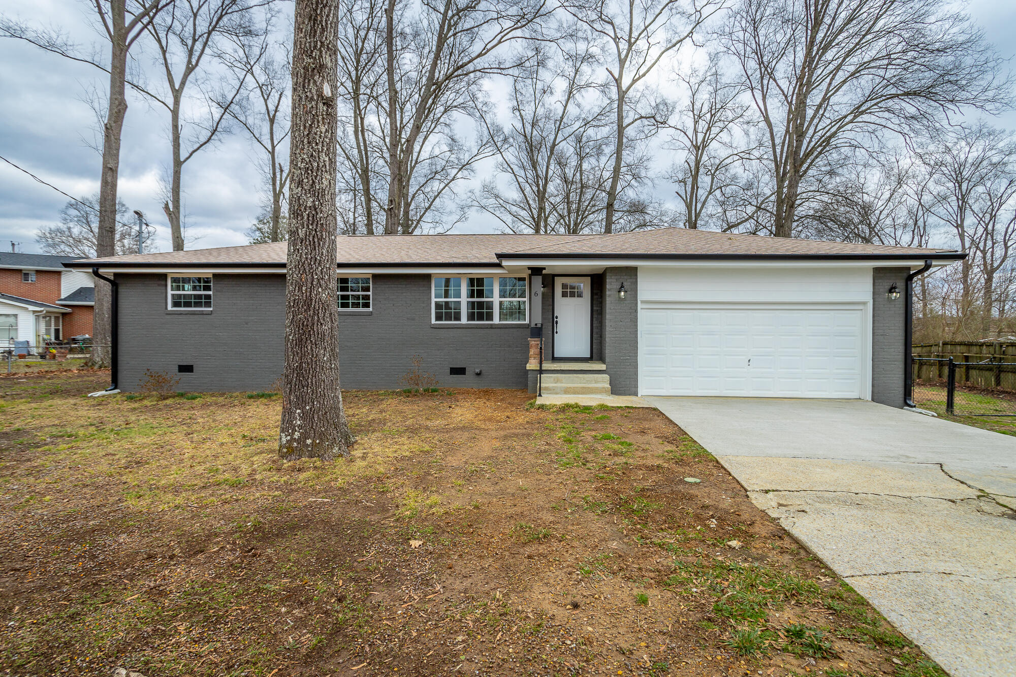 6 Howard Circle