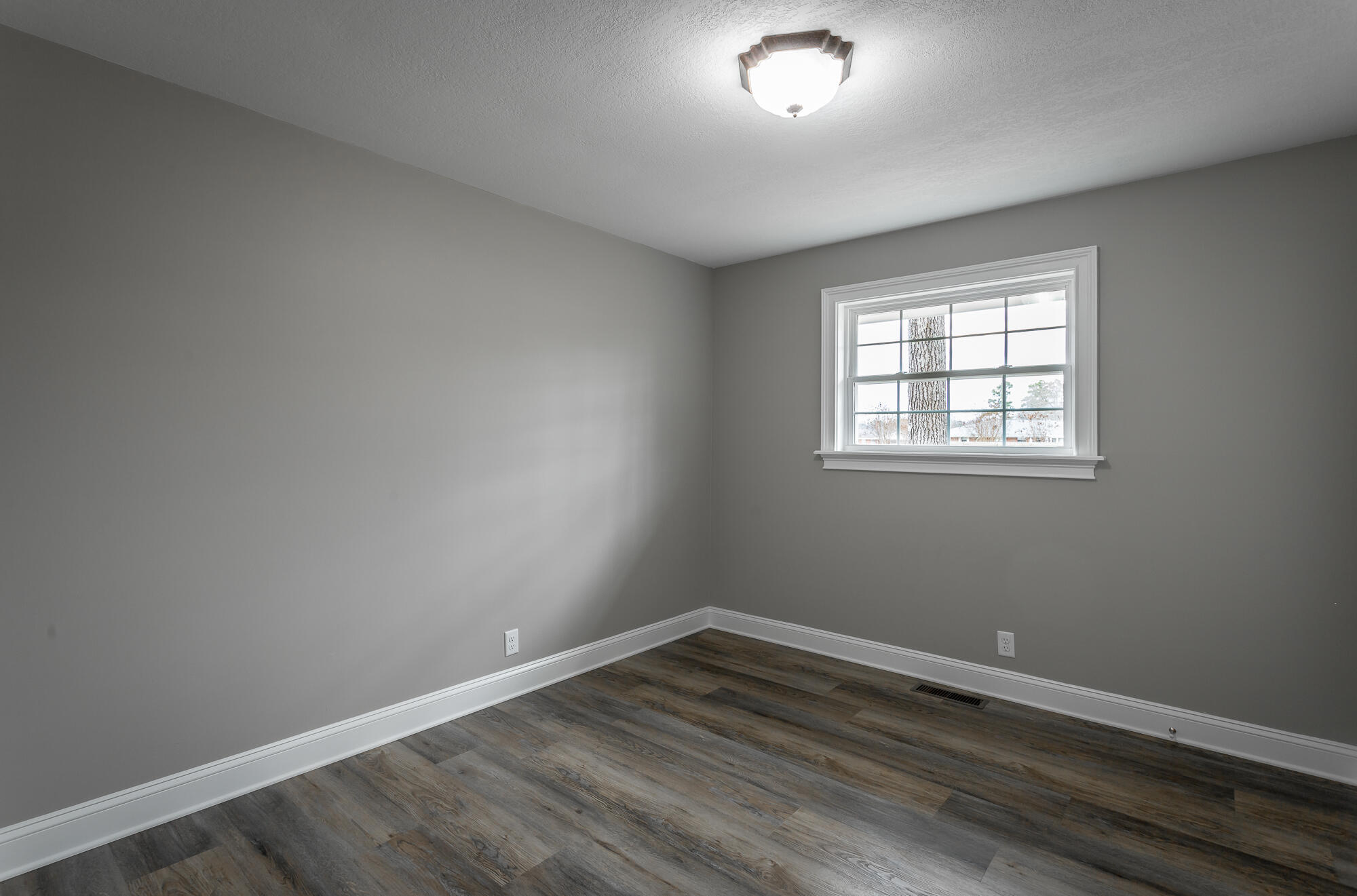 6 Howard Circle