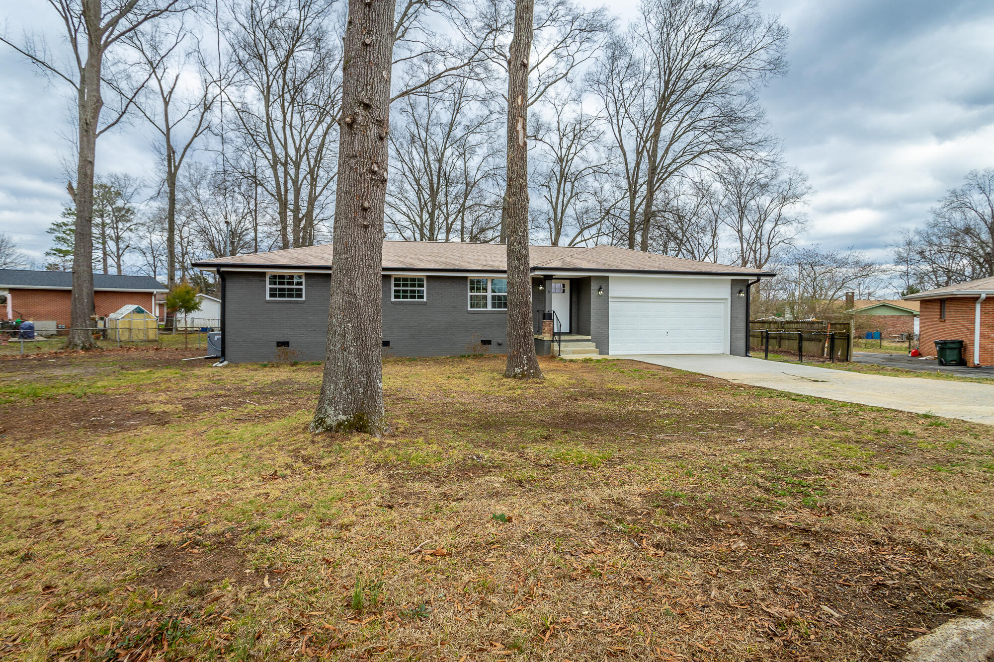 6 Howard Circle