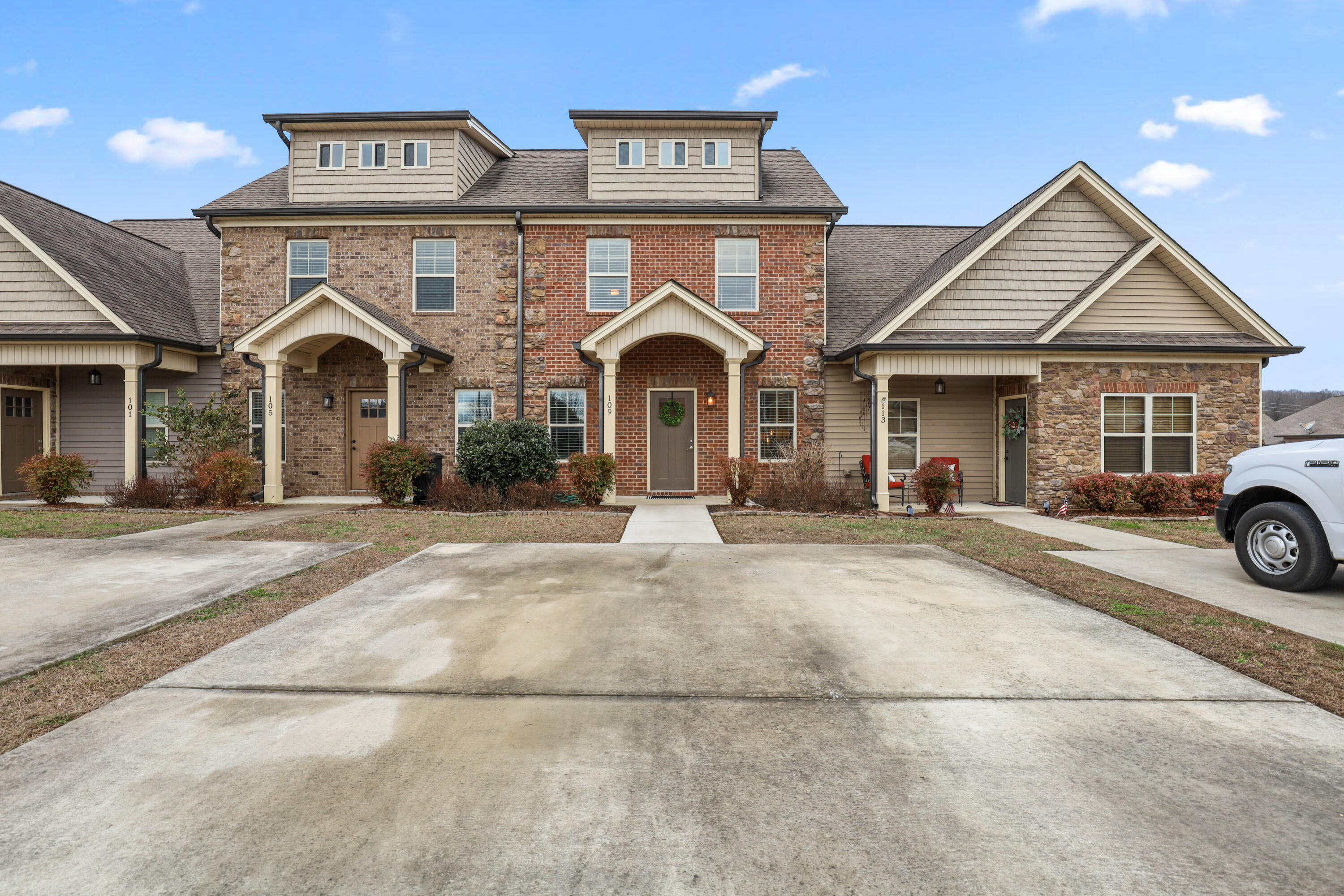 109 NE Bellingham Drive