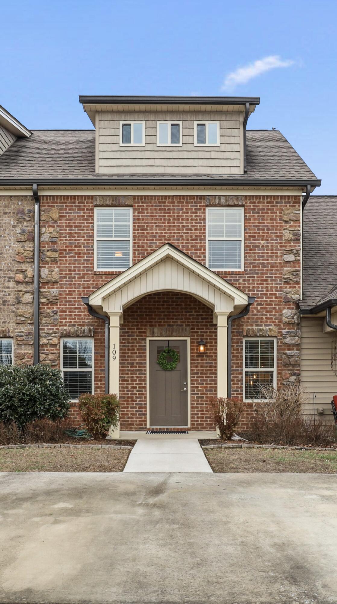 109 NE Bellingham Drive