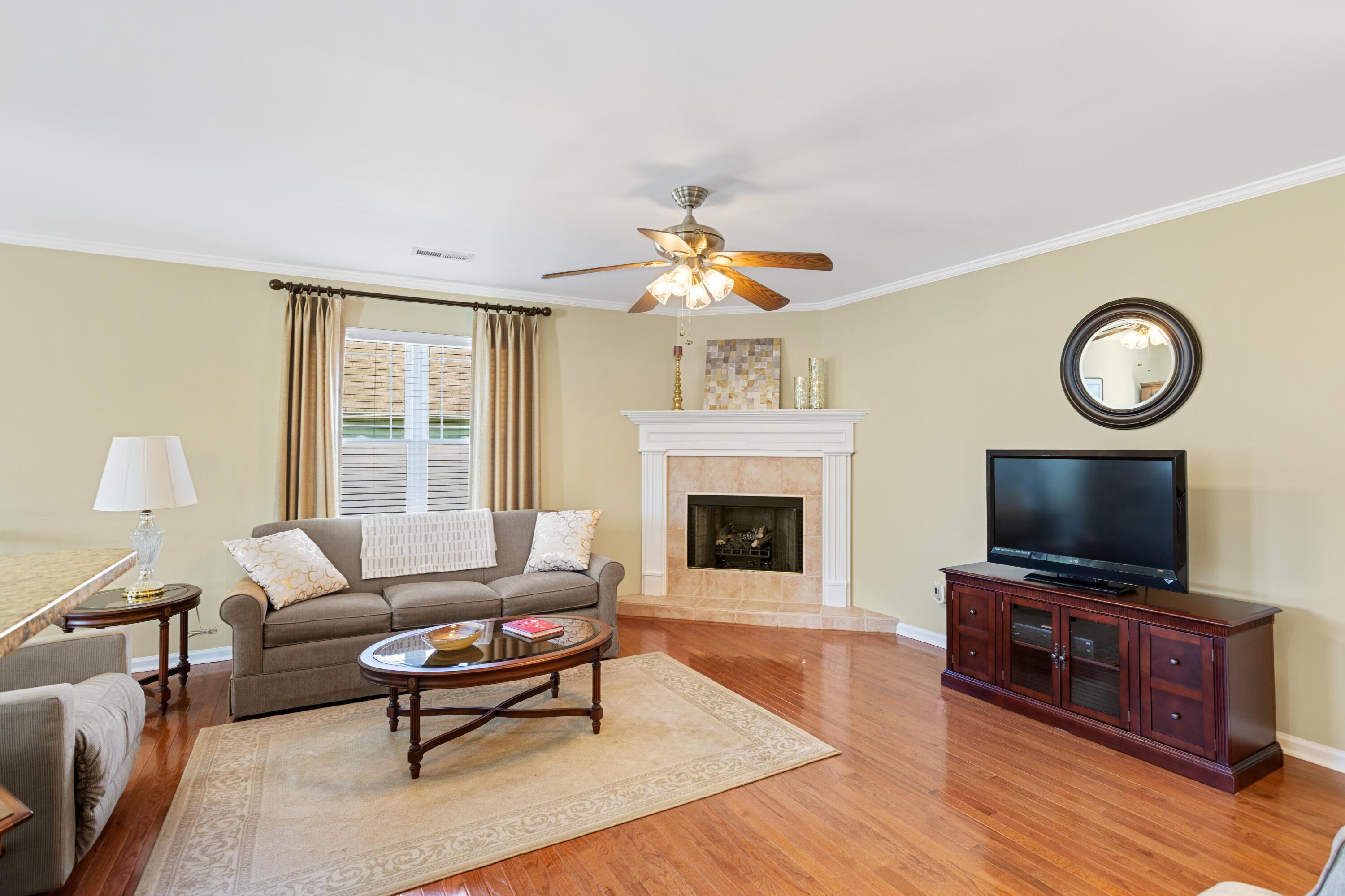 4608 Woodland Lane