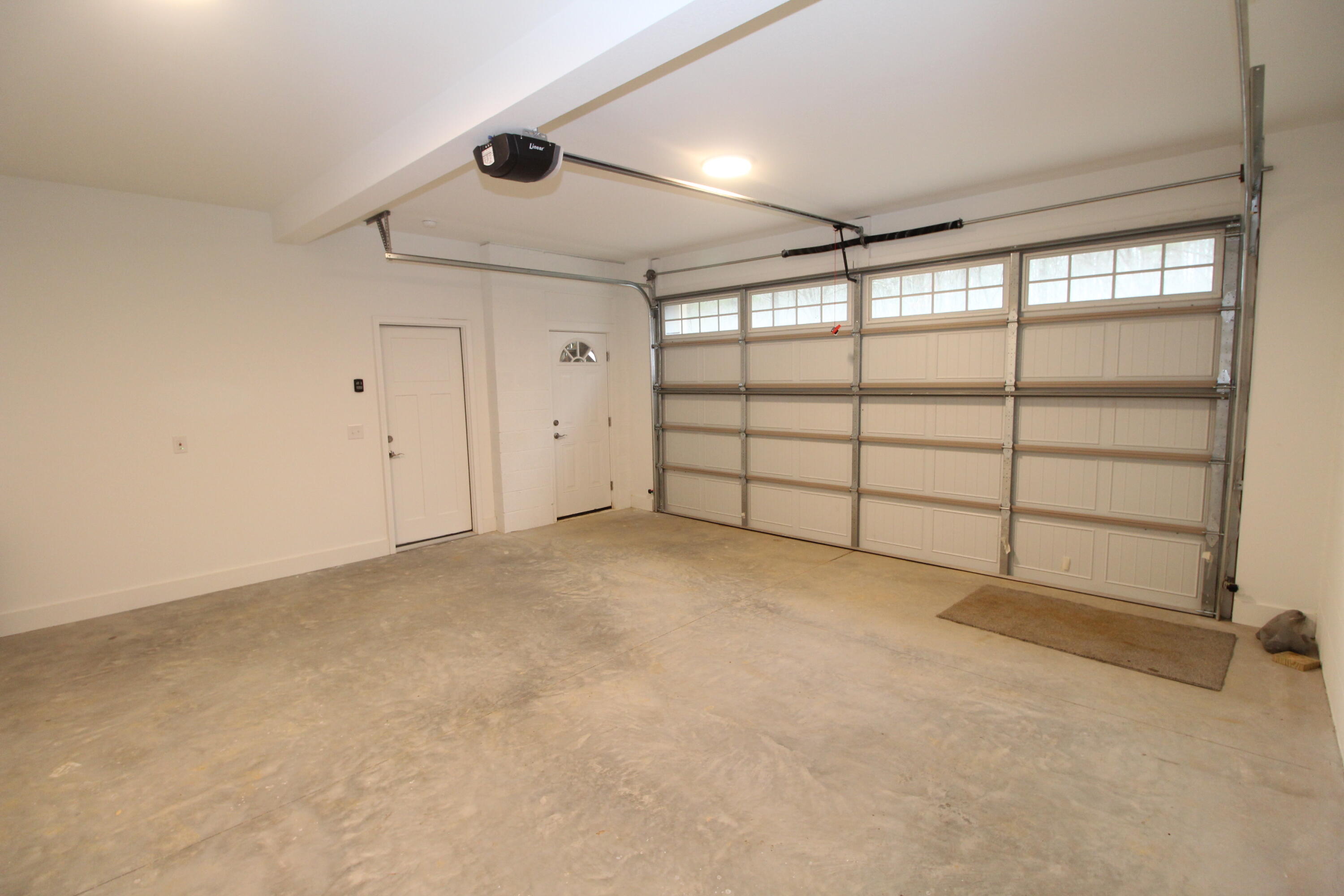 372 NE Hollow Road