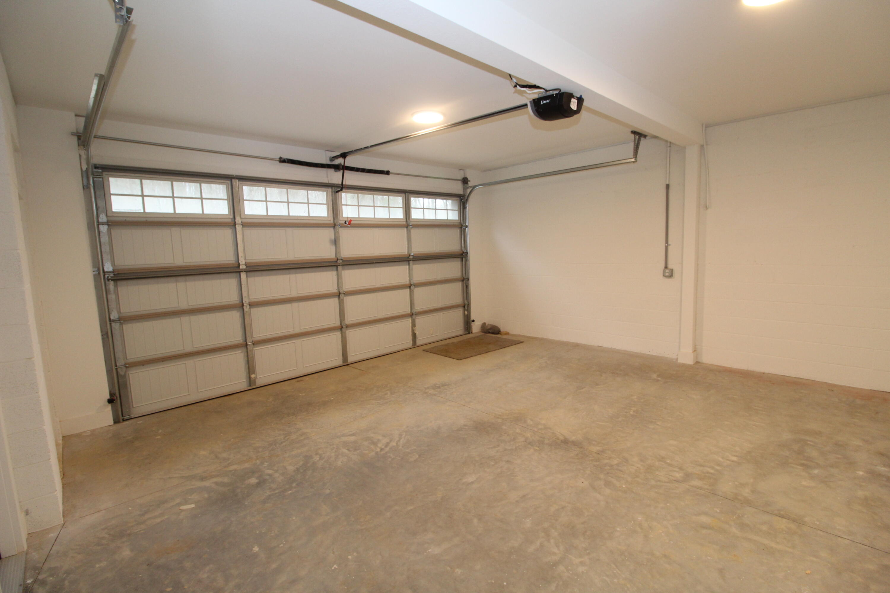 372 NE Hollow Road