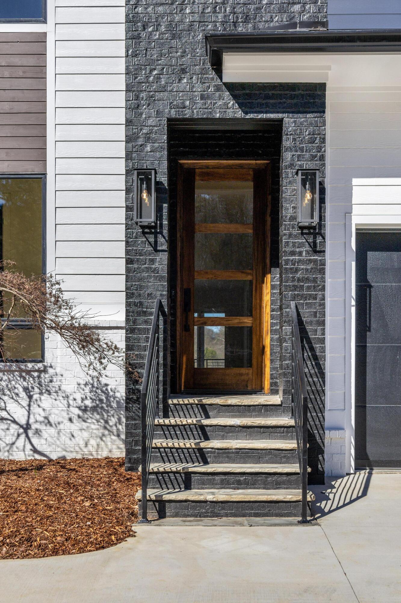 805 Franklin Street, 44