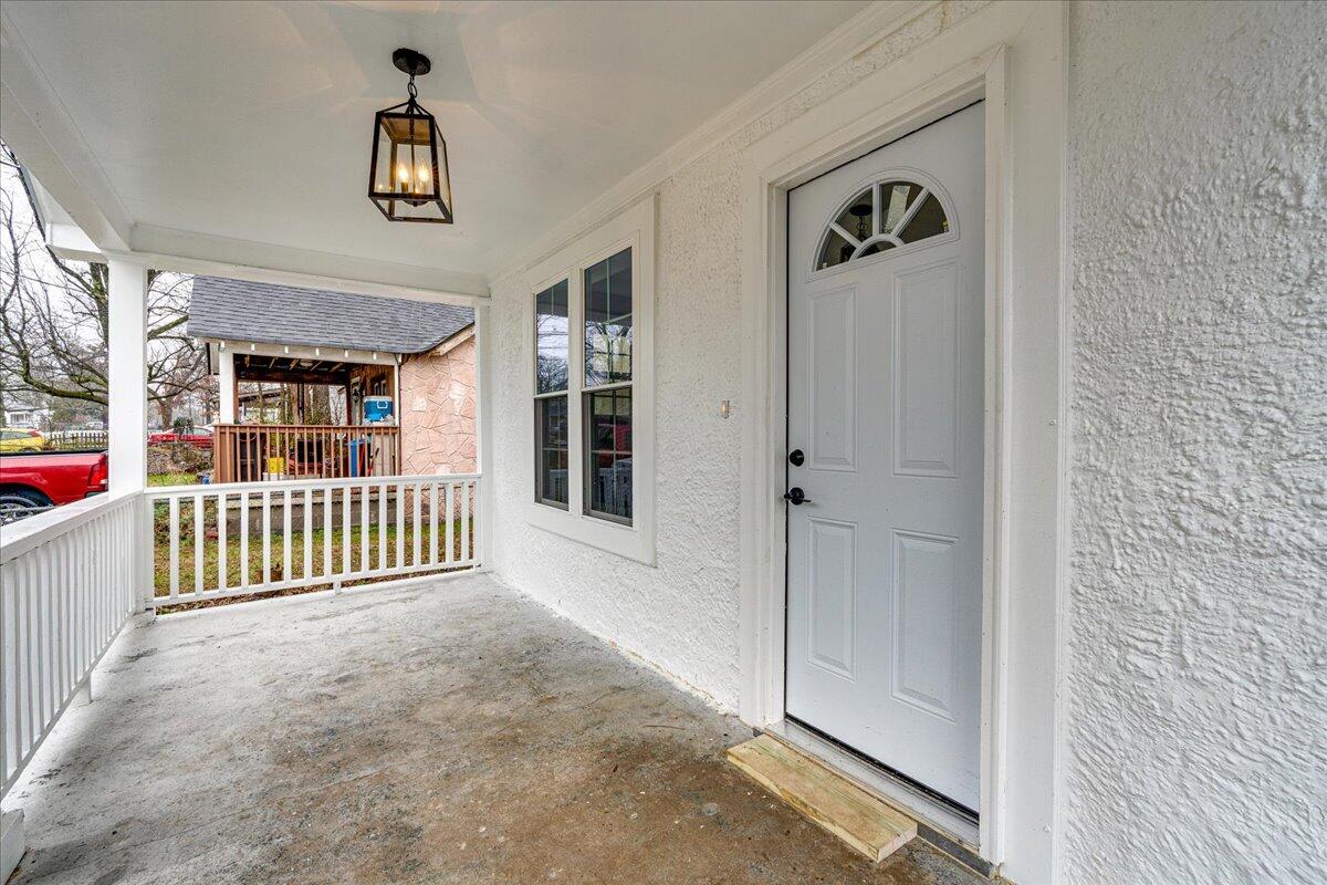 22 Hollywood Drive