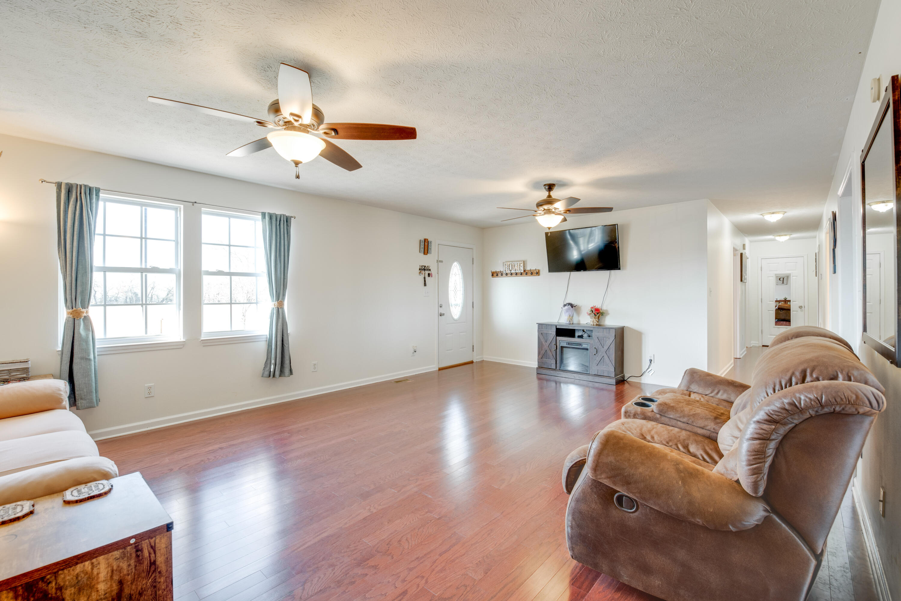 952 Crosby Lane