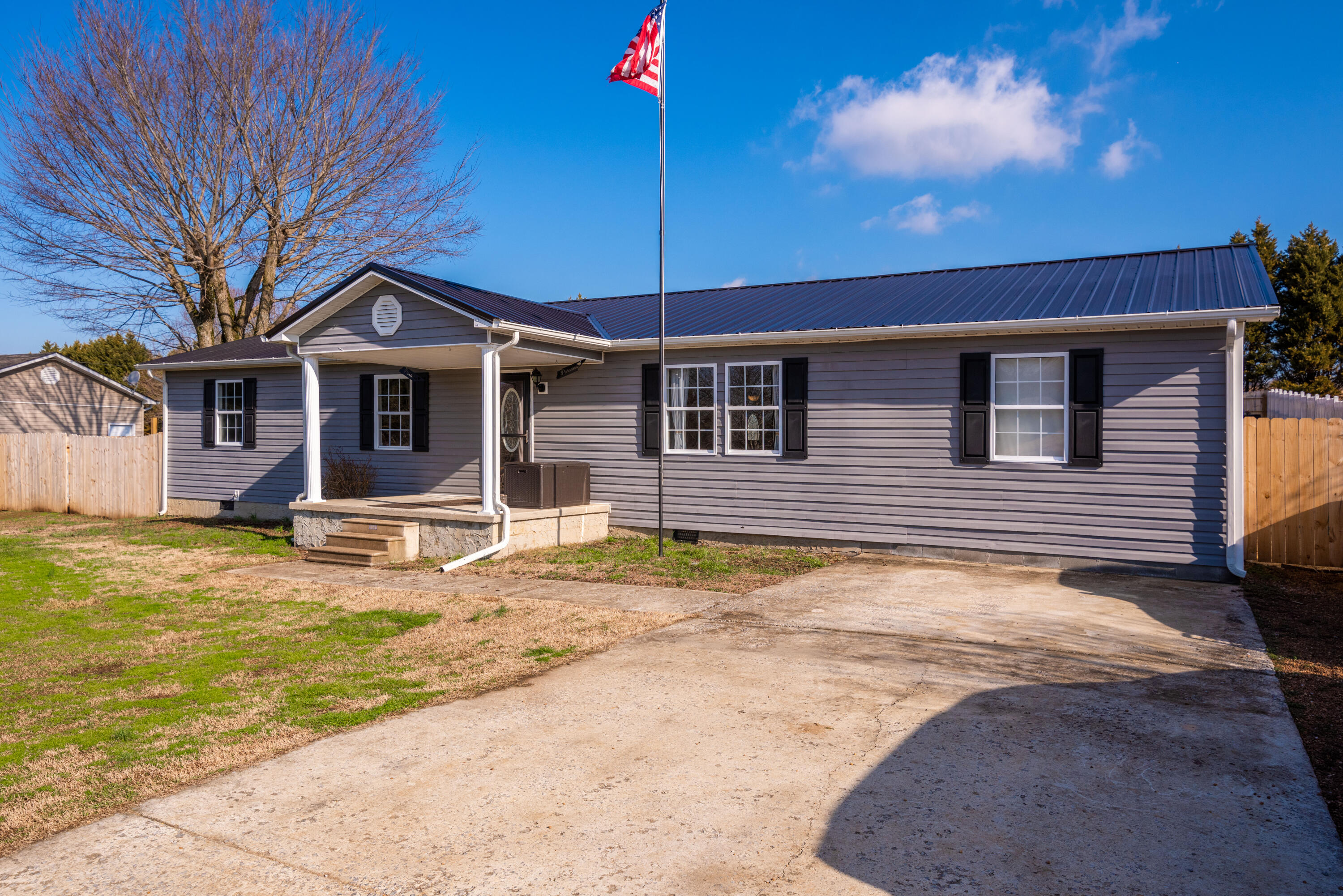 952 Crosby Lane