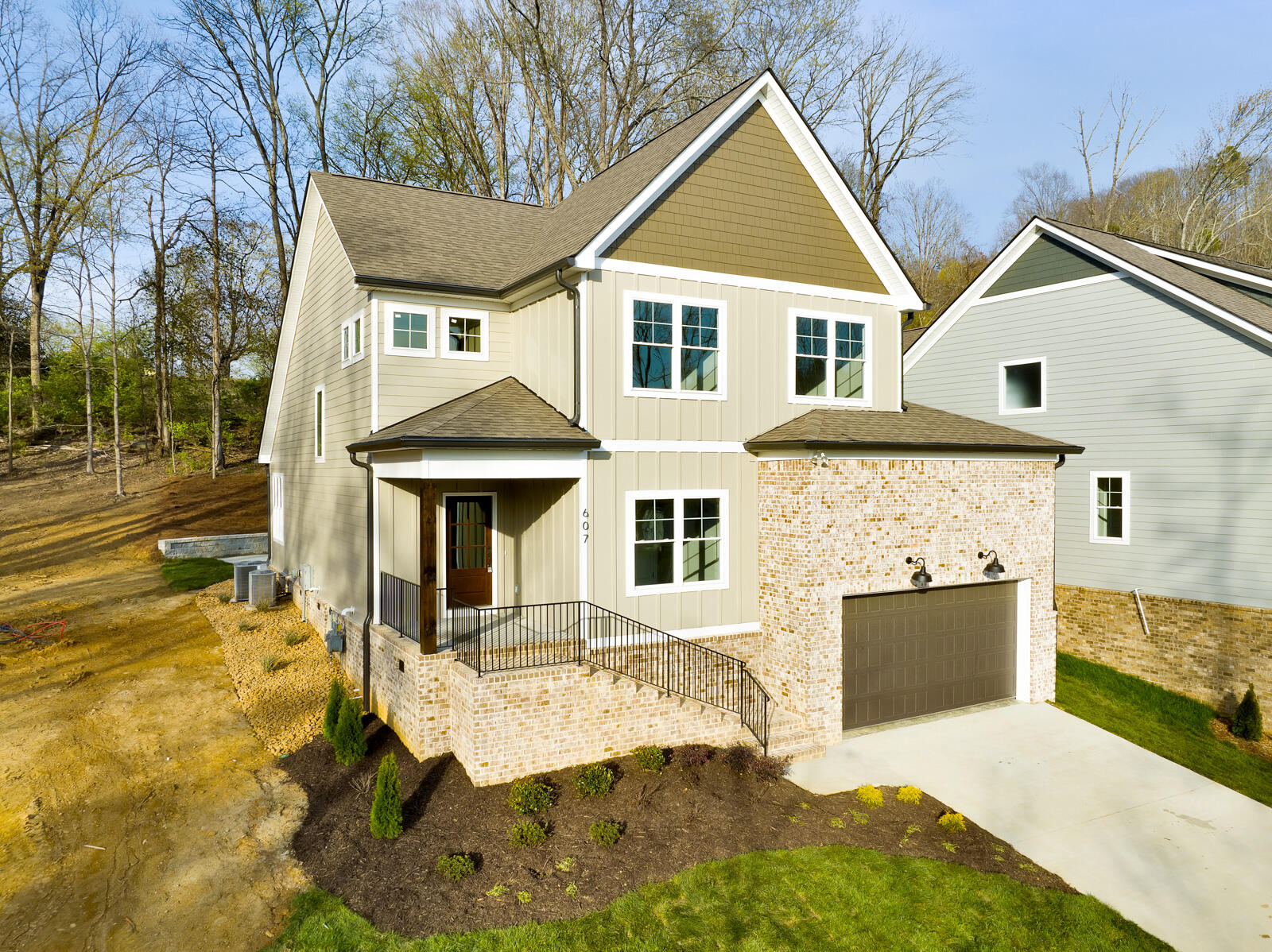 607 W View Road
