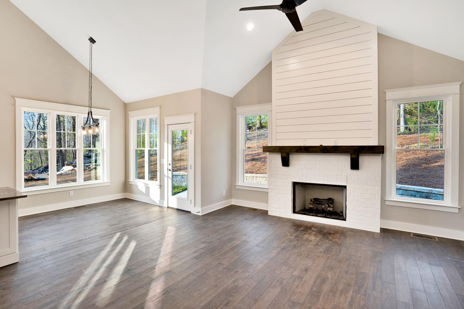607 W View Road