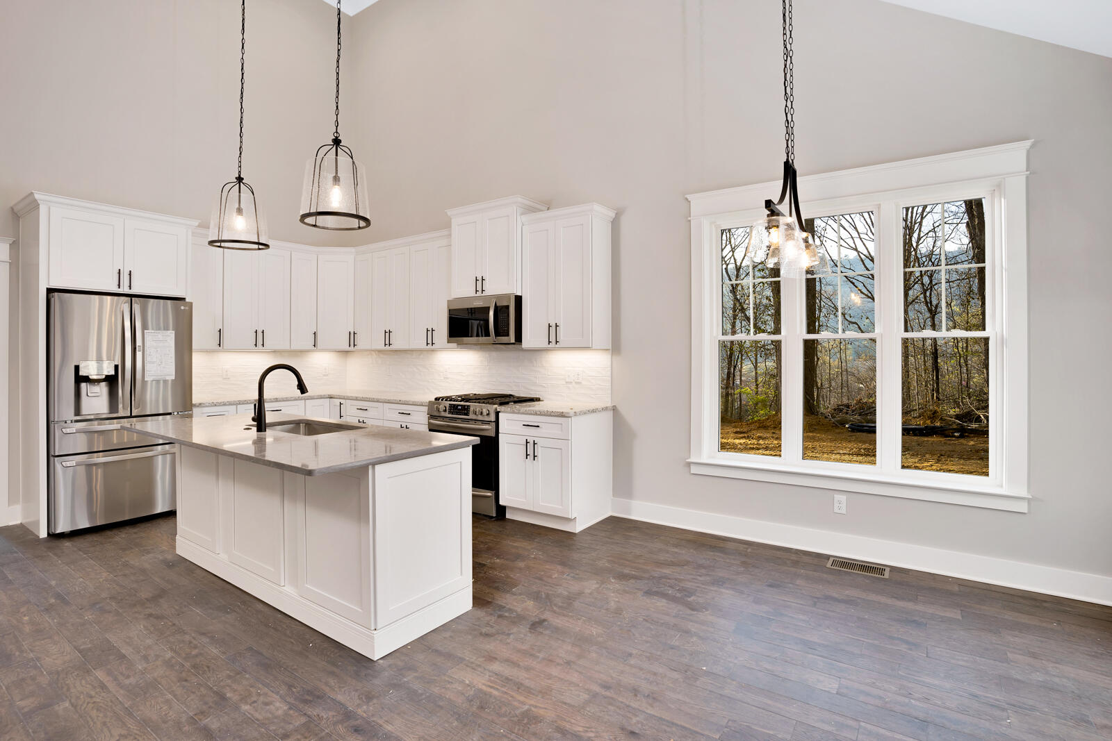 607 W View Road