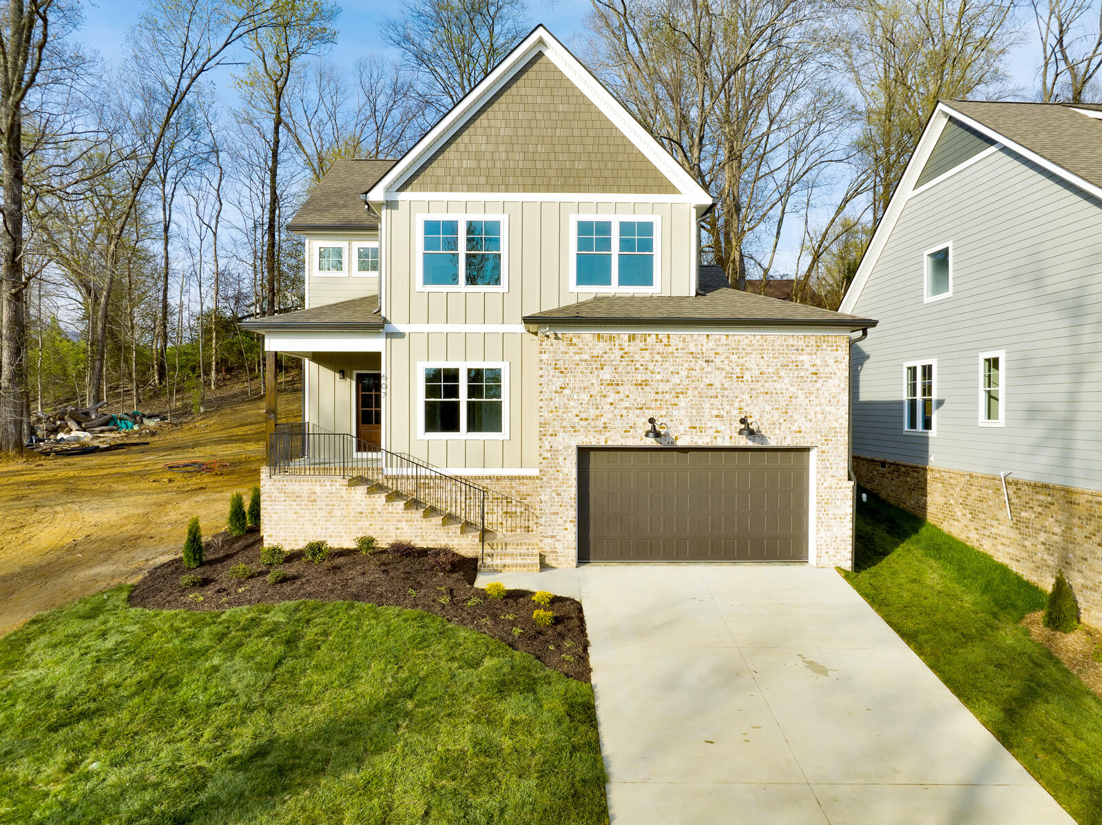 607 W View Road