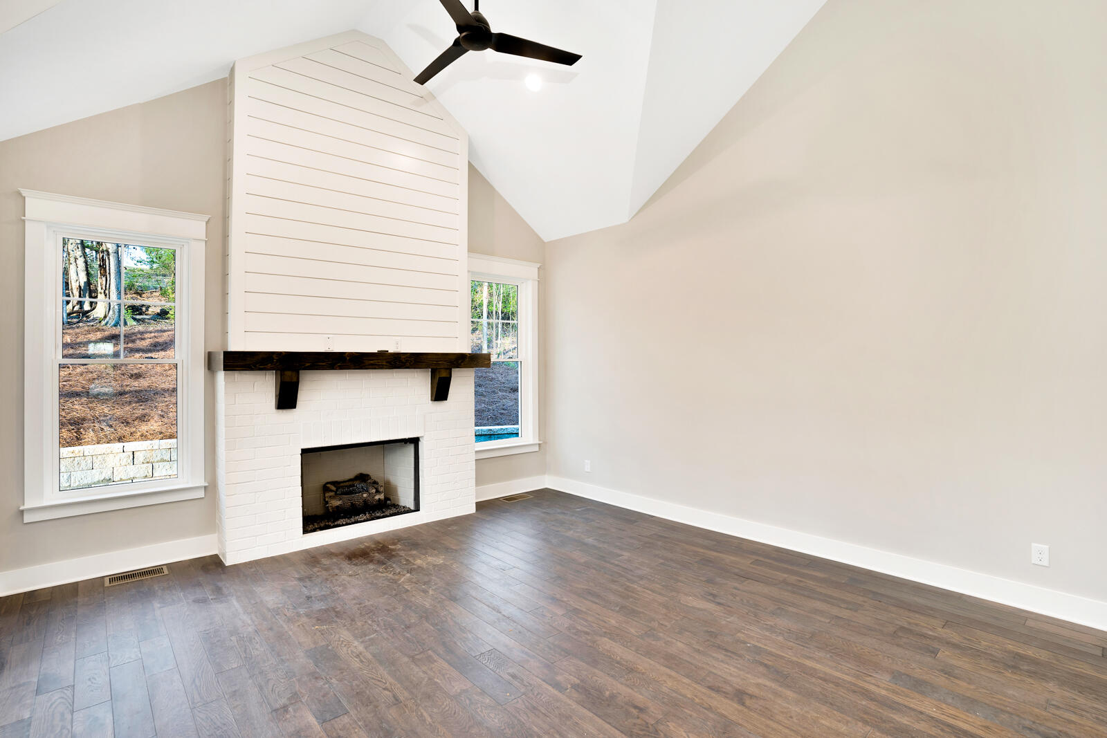 607 W View Road