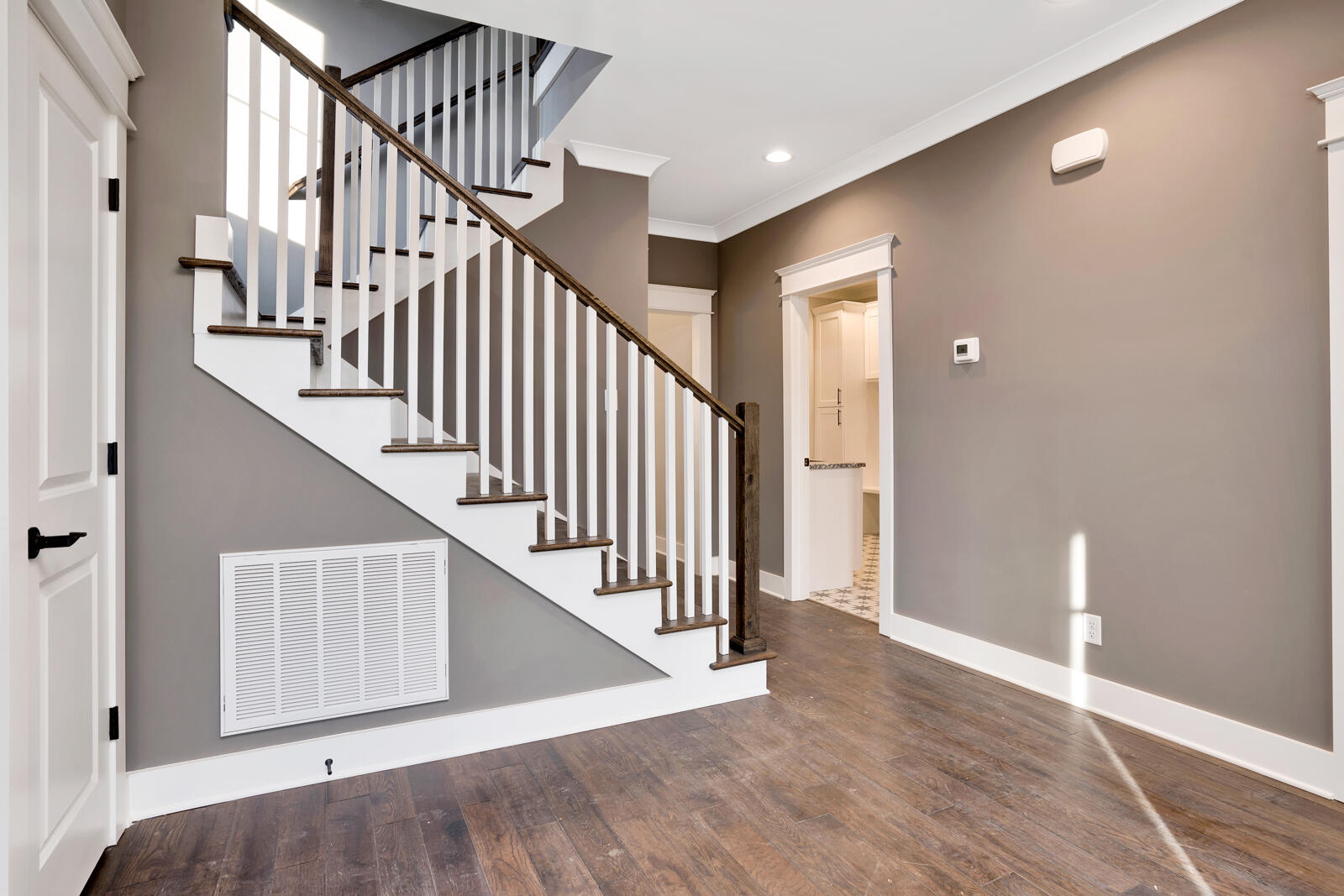607 W View Road
