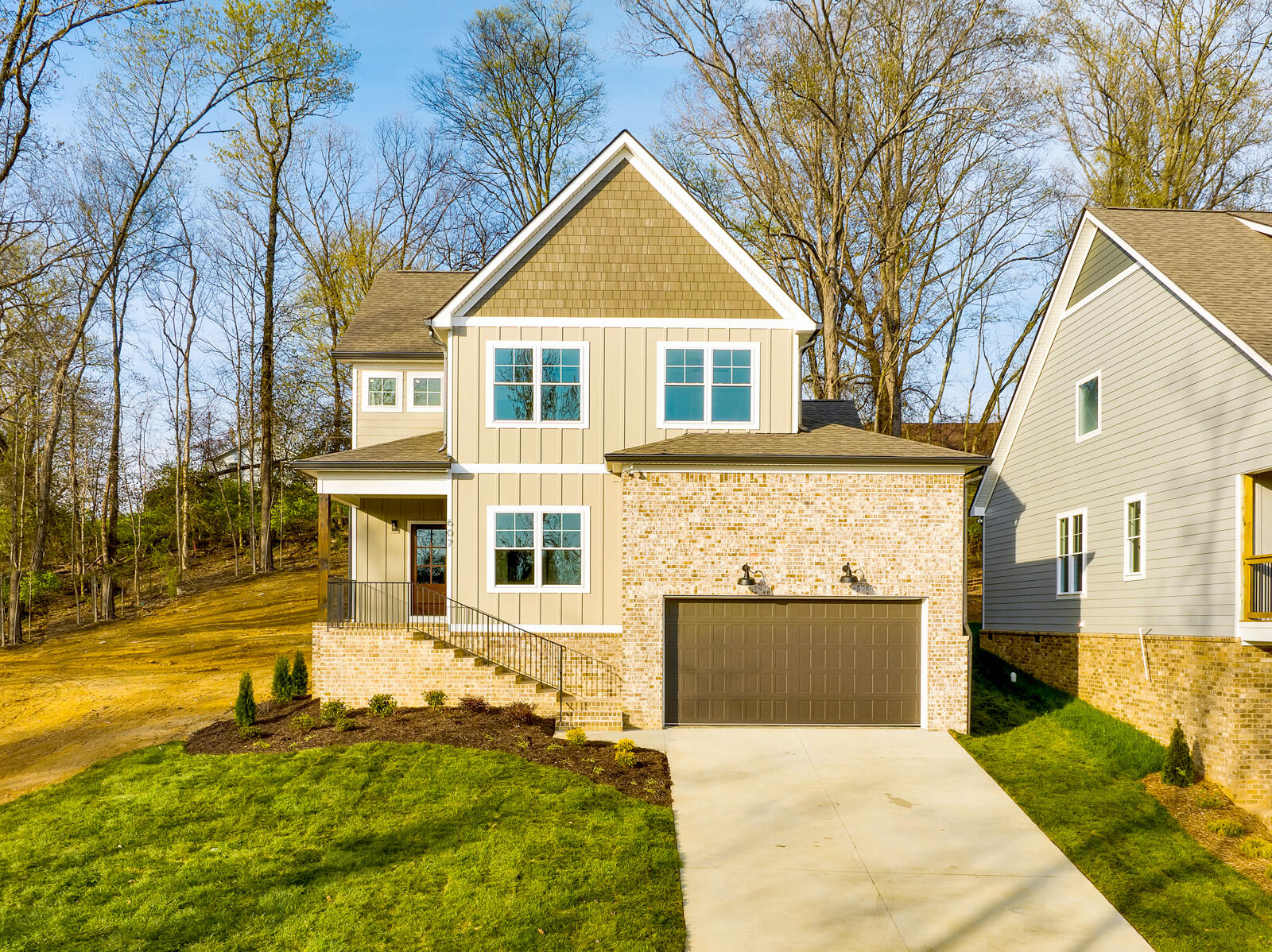 607 W View Road