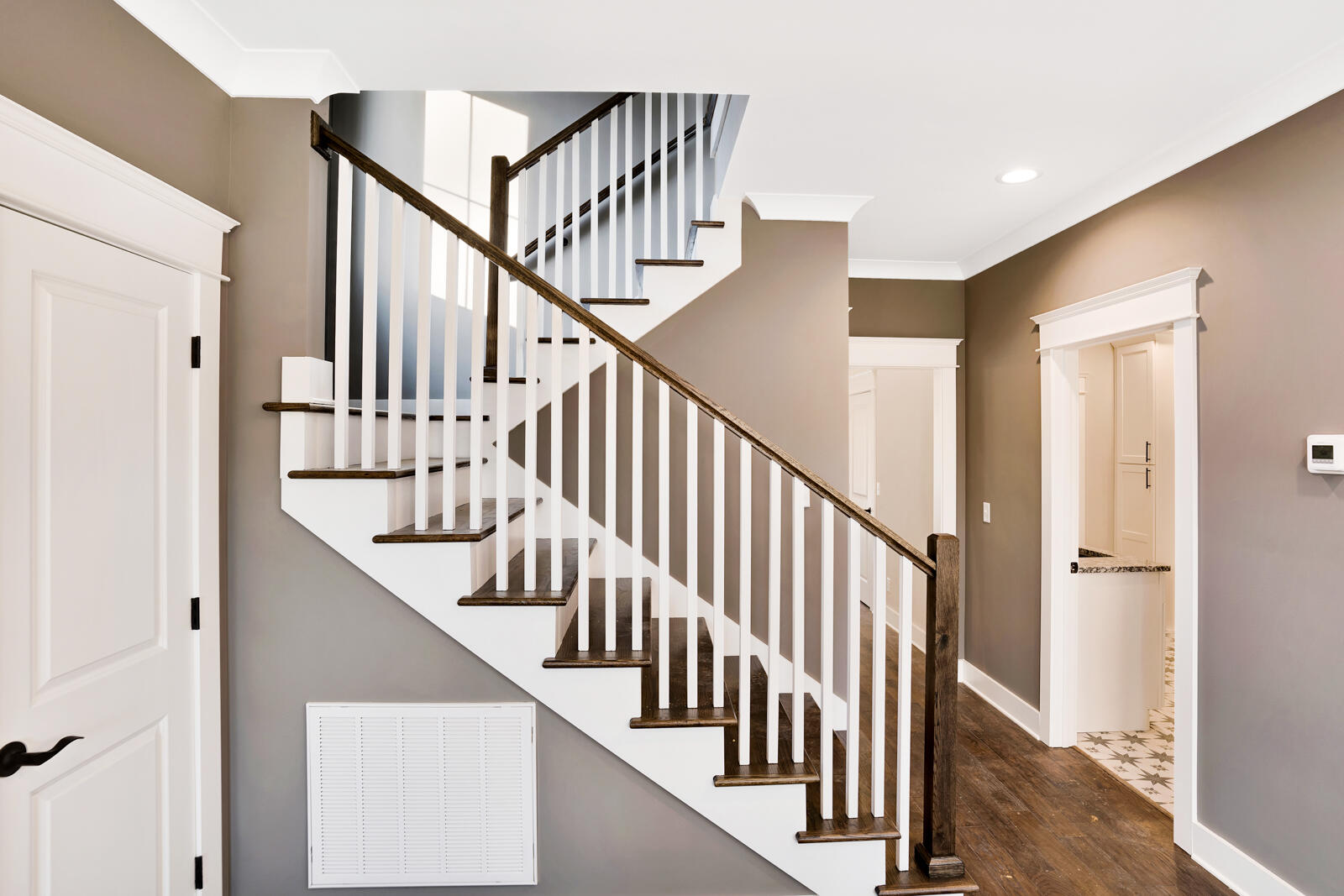 607 W View Road