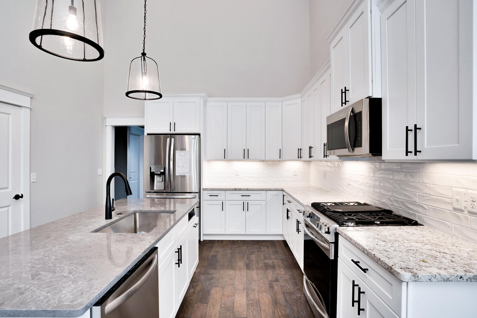 607 W View Road