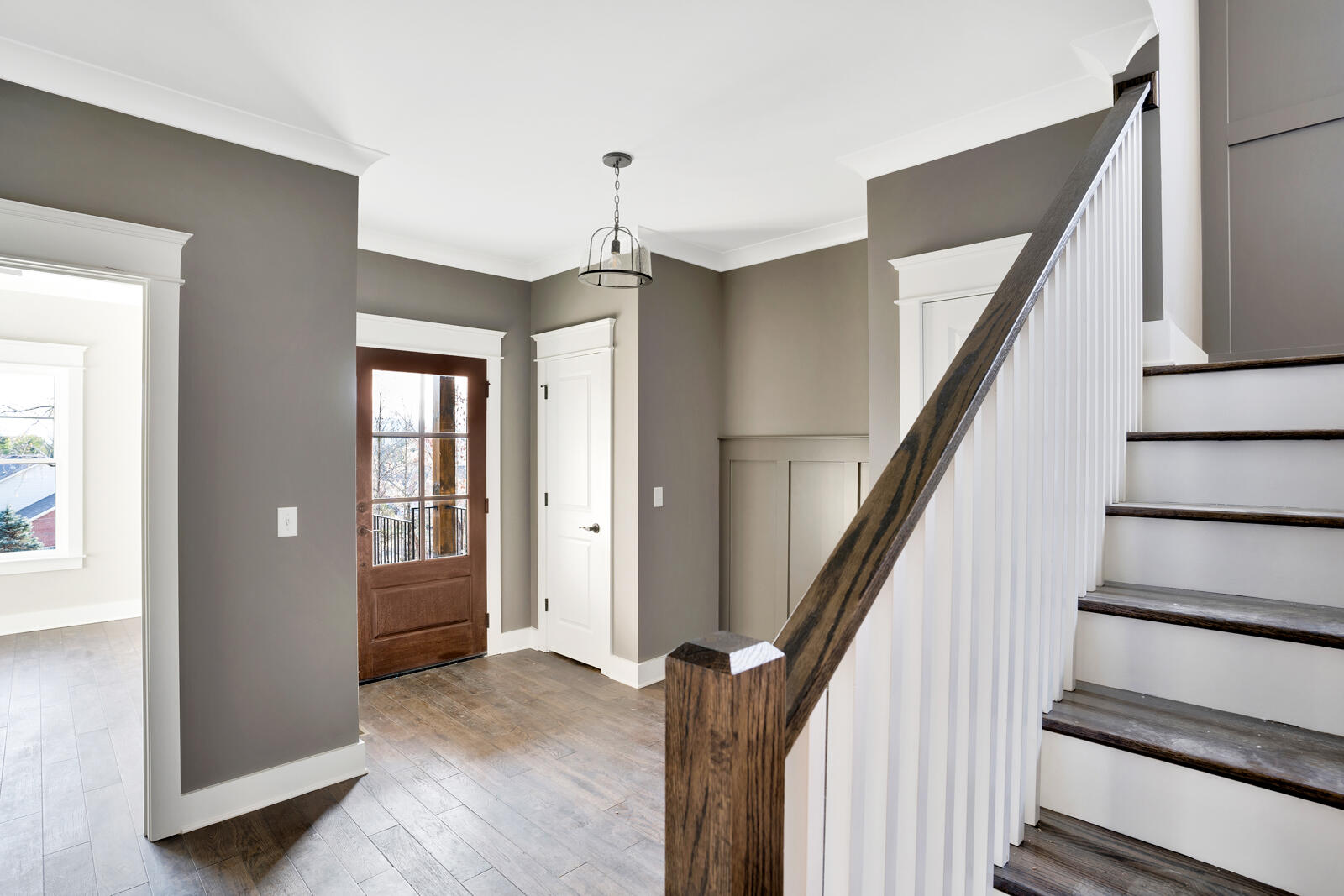 607 W View Road