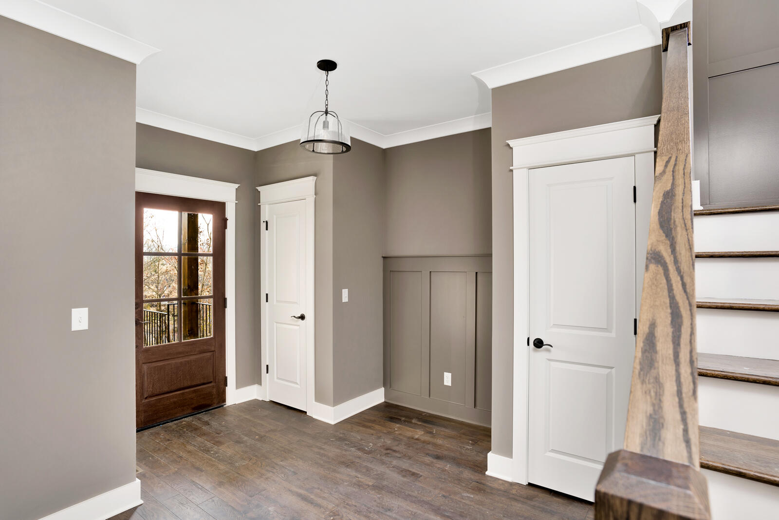 607 W View Road