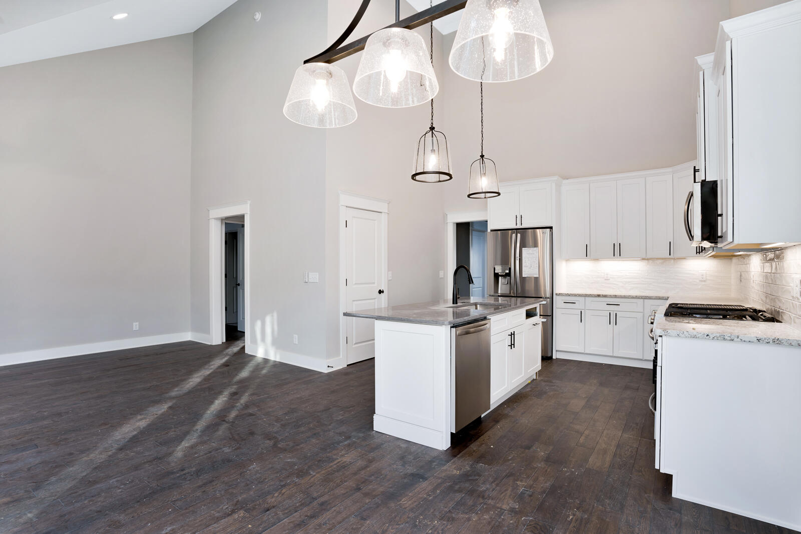 607 W View Road