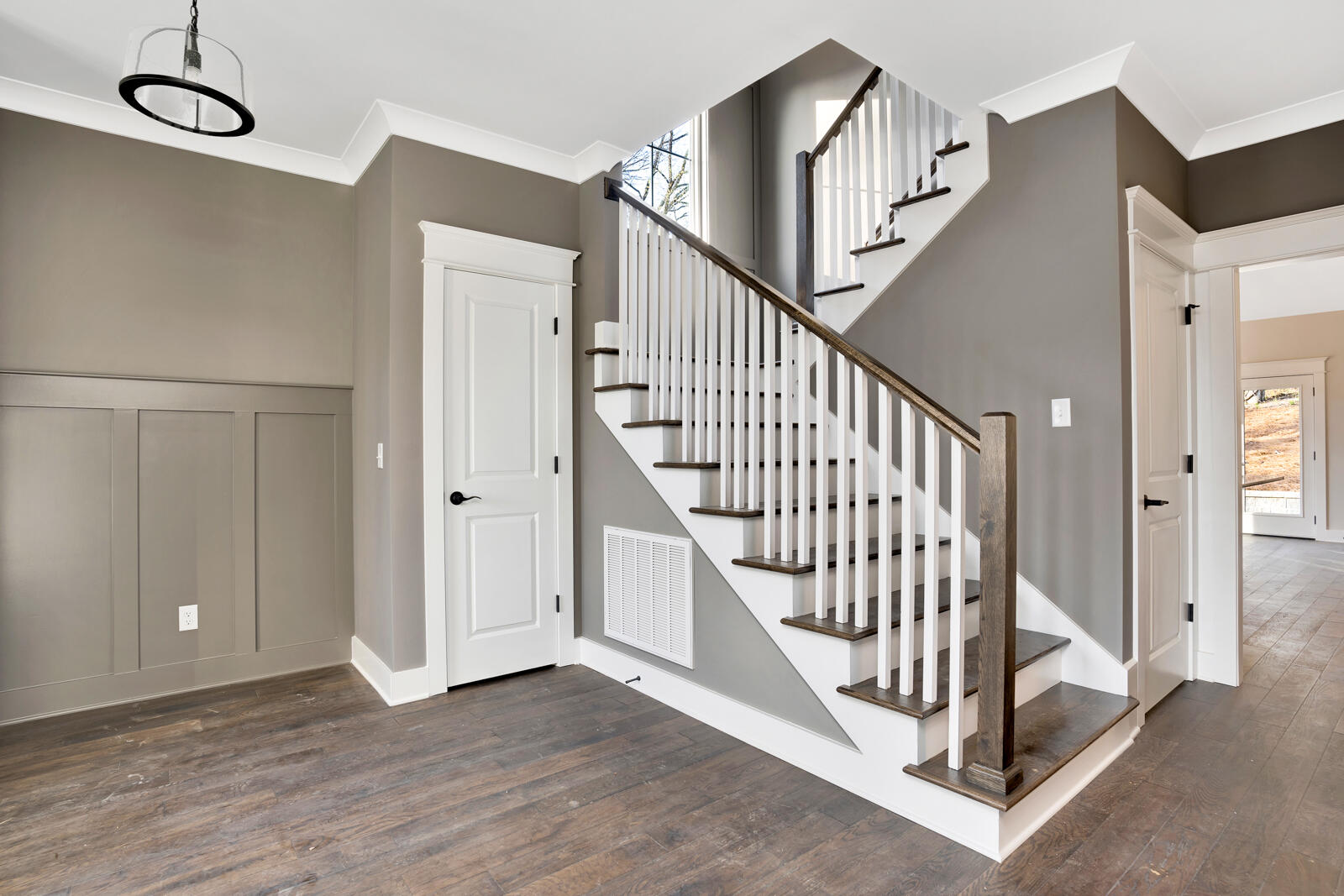 607 W View Road