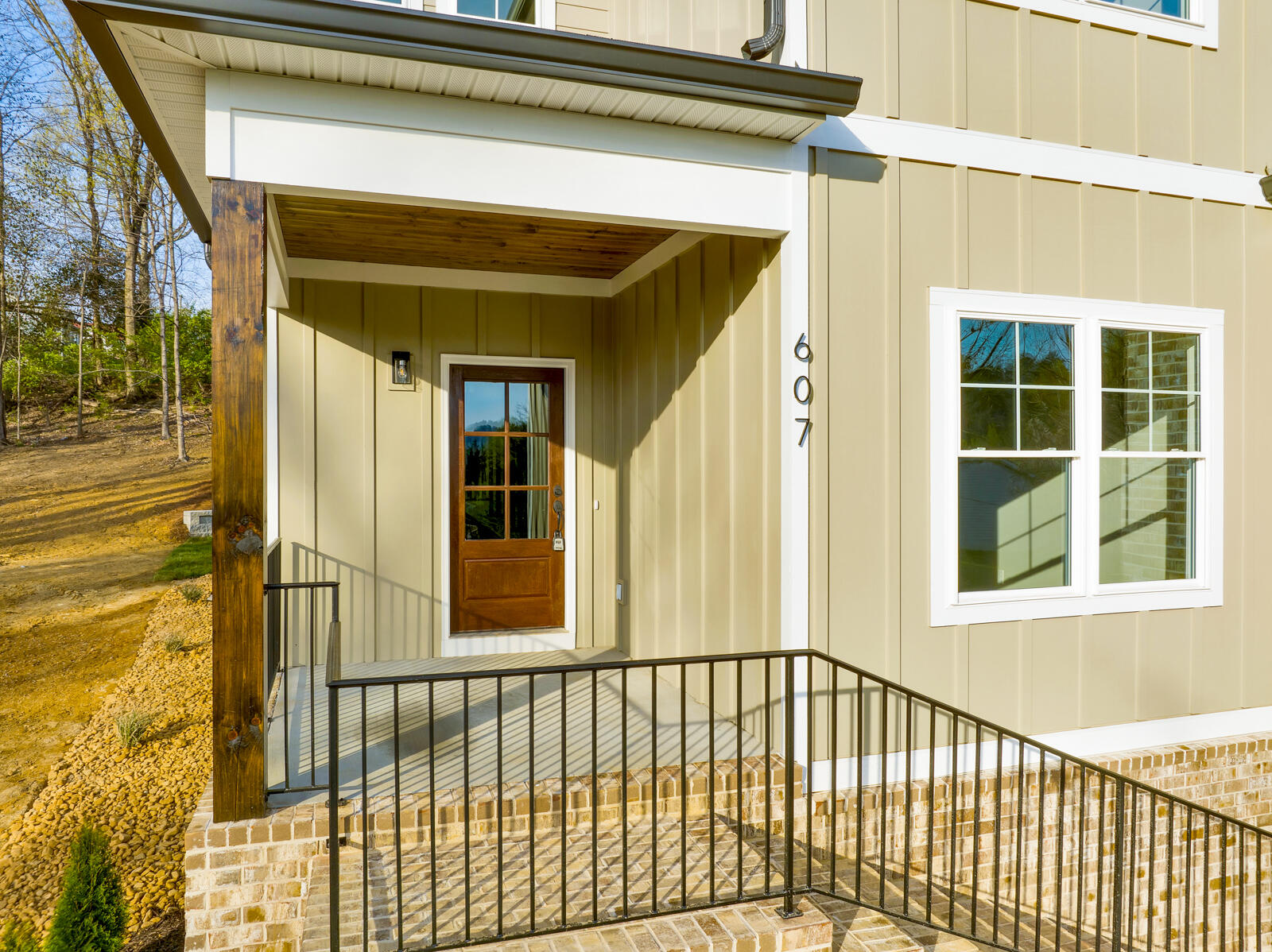 607 W View Road