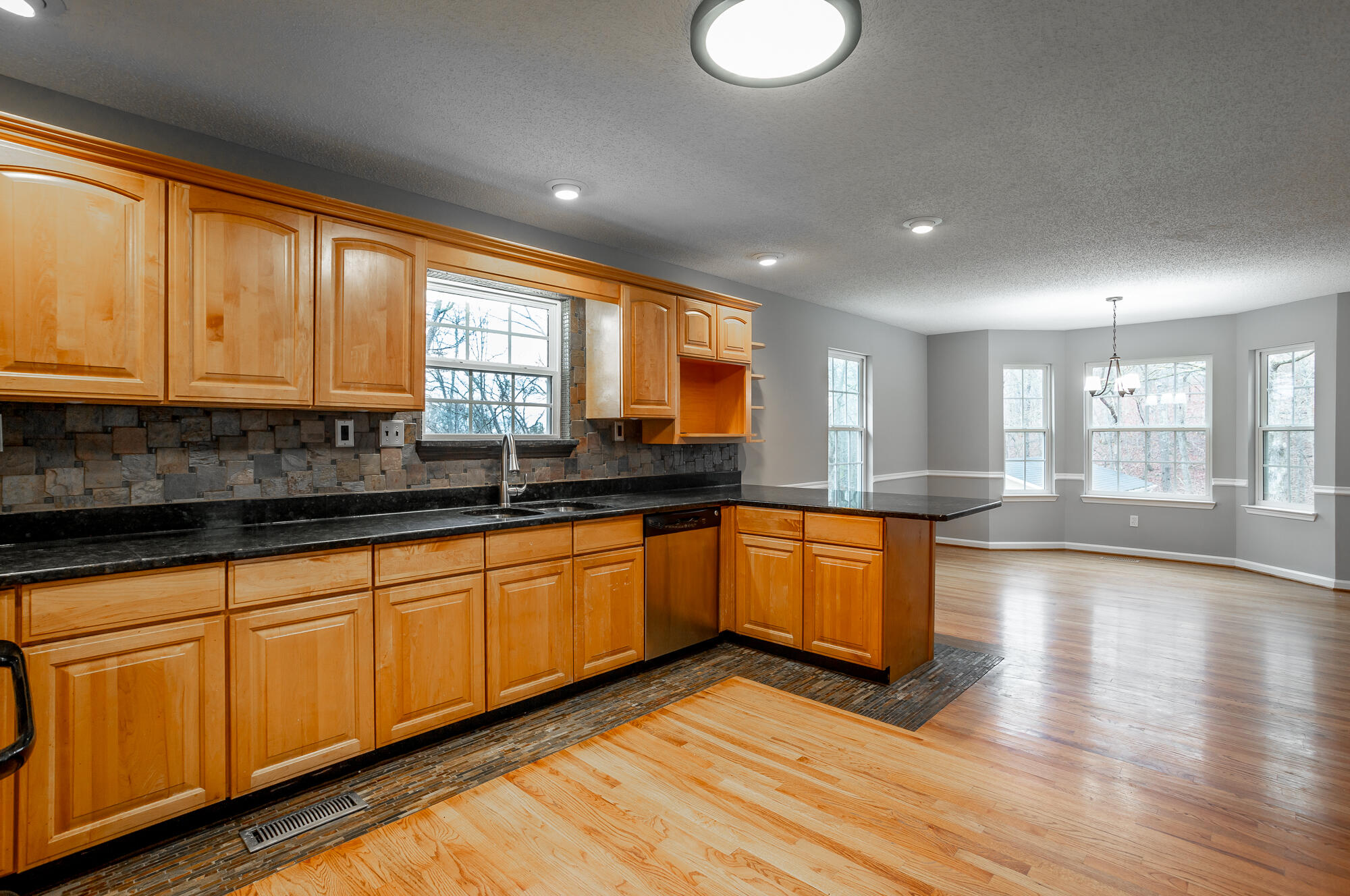 6123 Morning Glory Drive