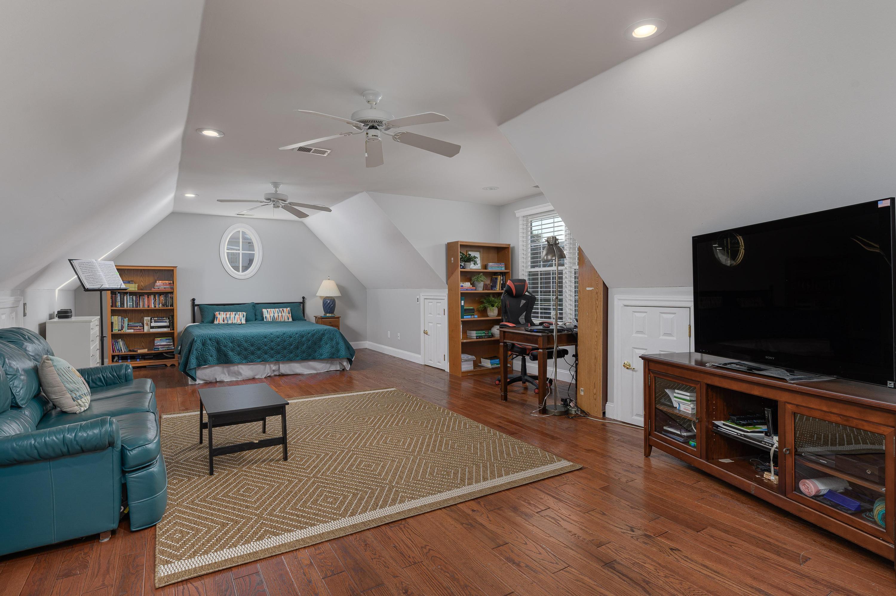 9727 Chestnut Hill Lane