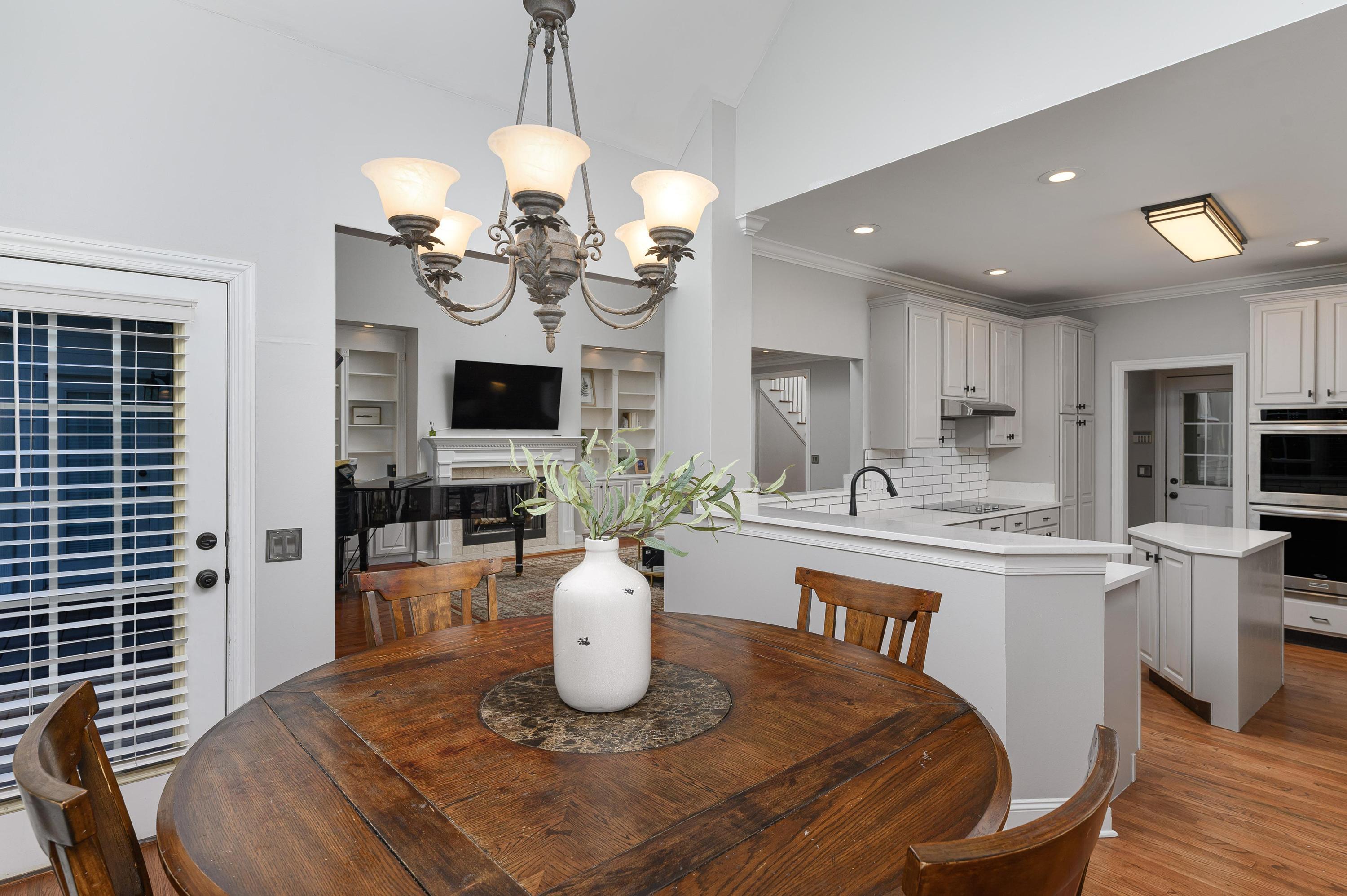 9727 Chestnut Hill Lane