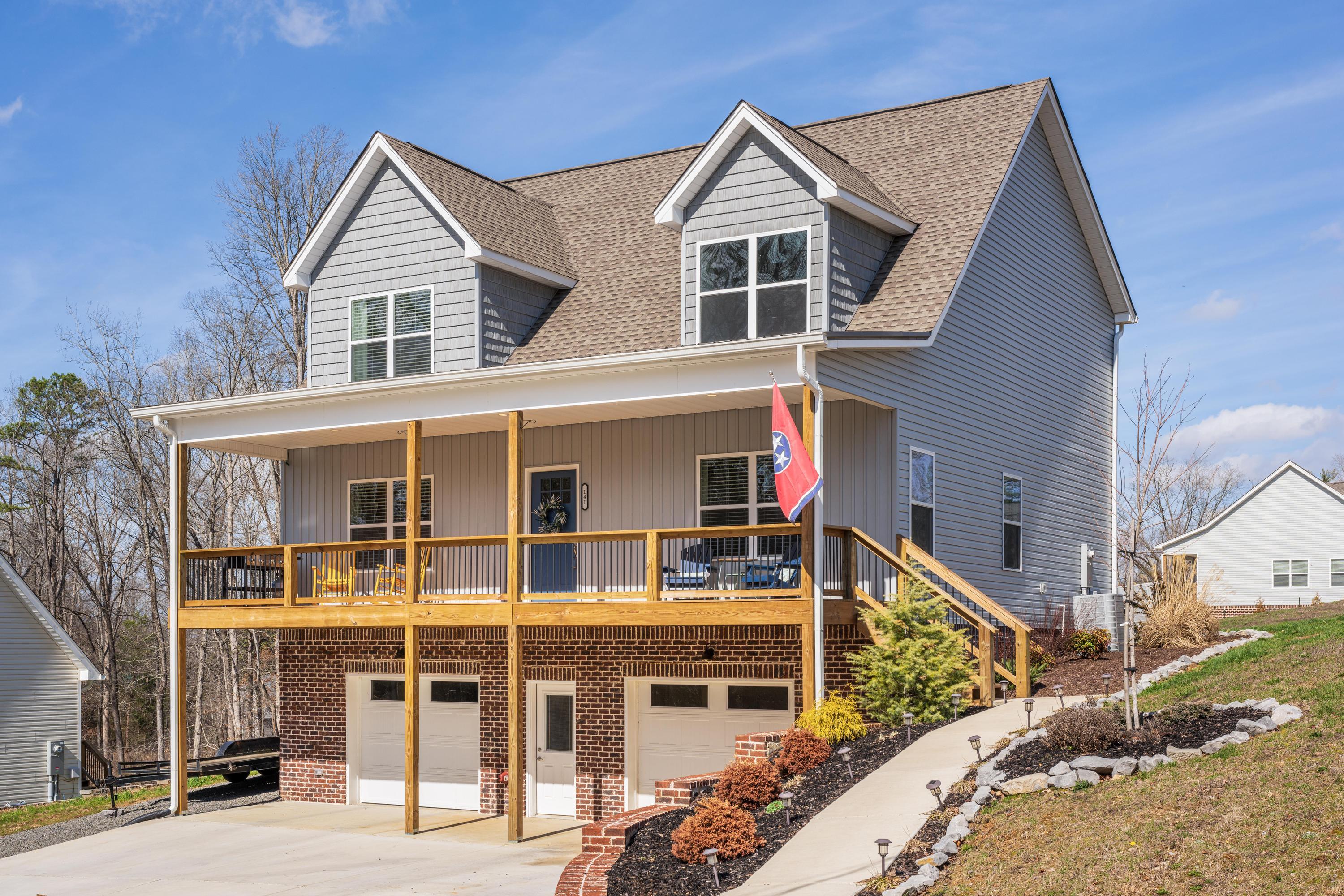 141 NE Surrey Lane