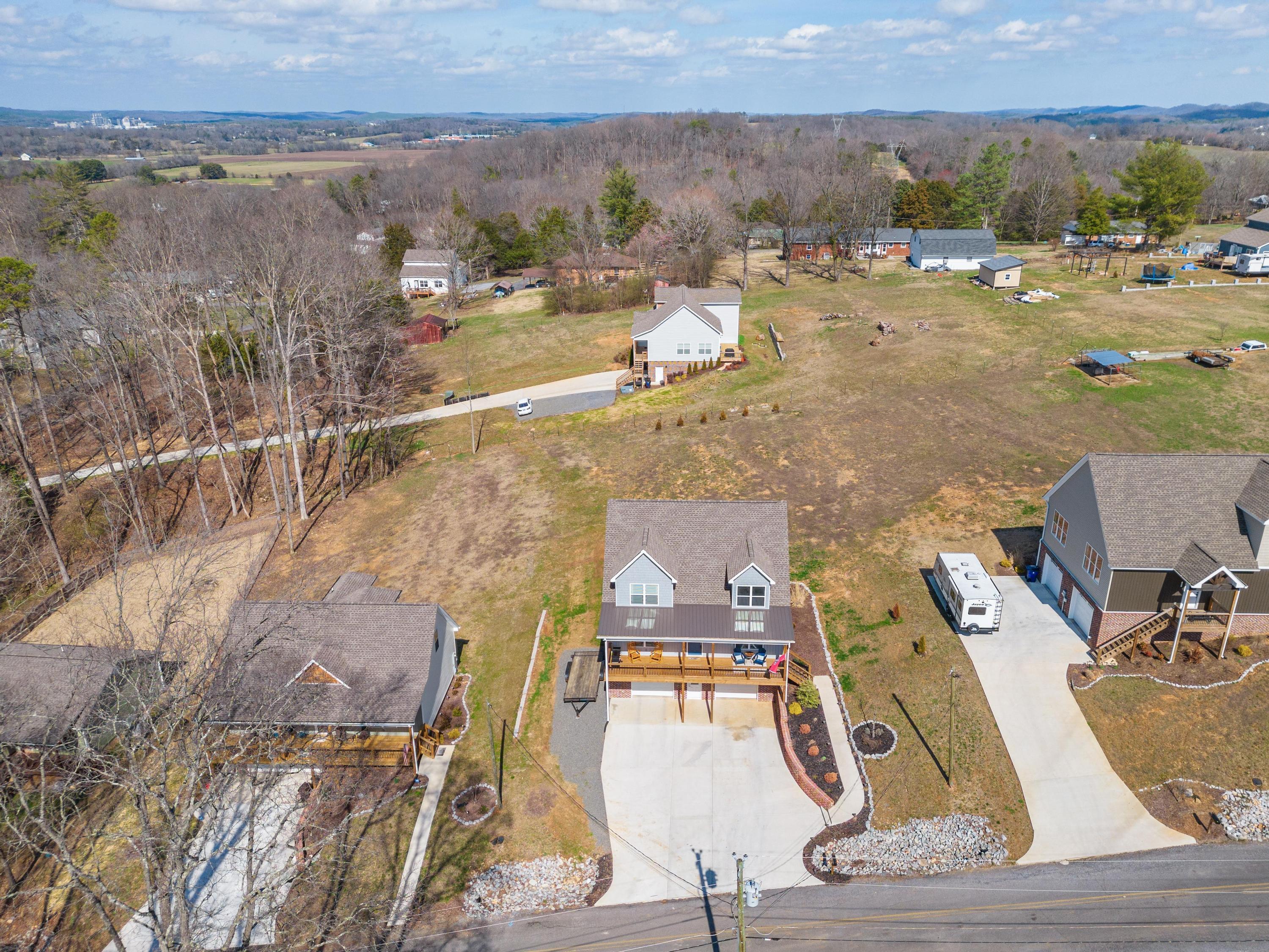141 NE Surrey Lane