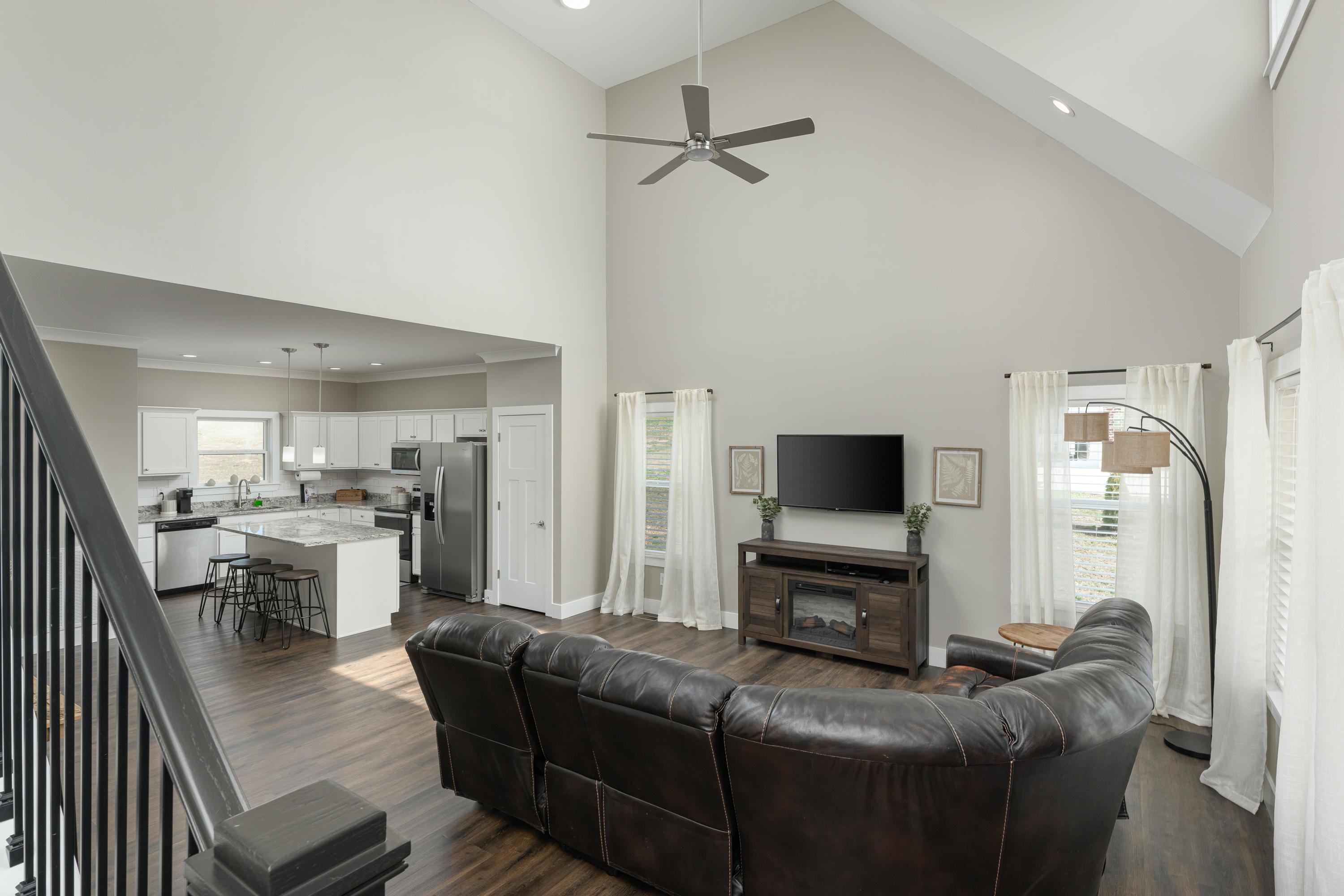 141 NE Surrey Lane