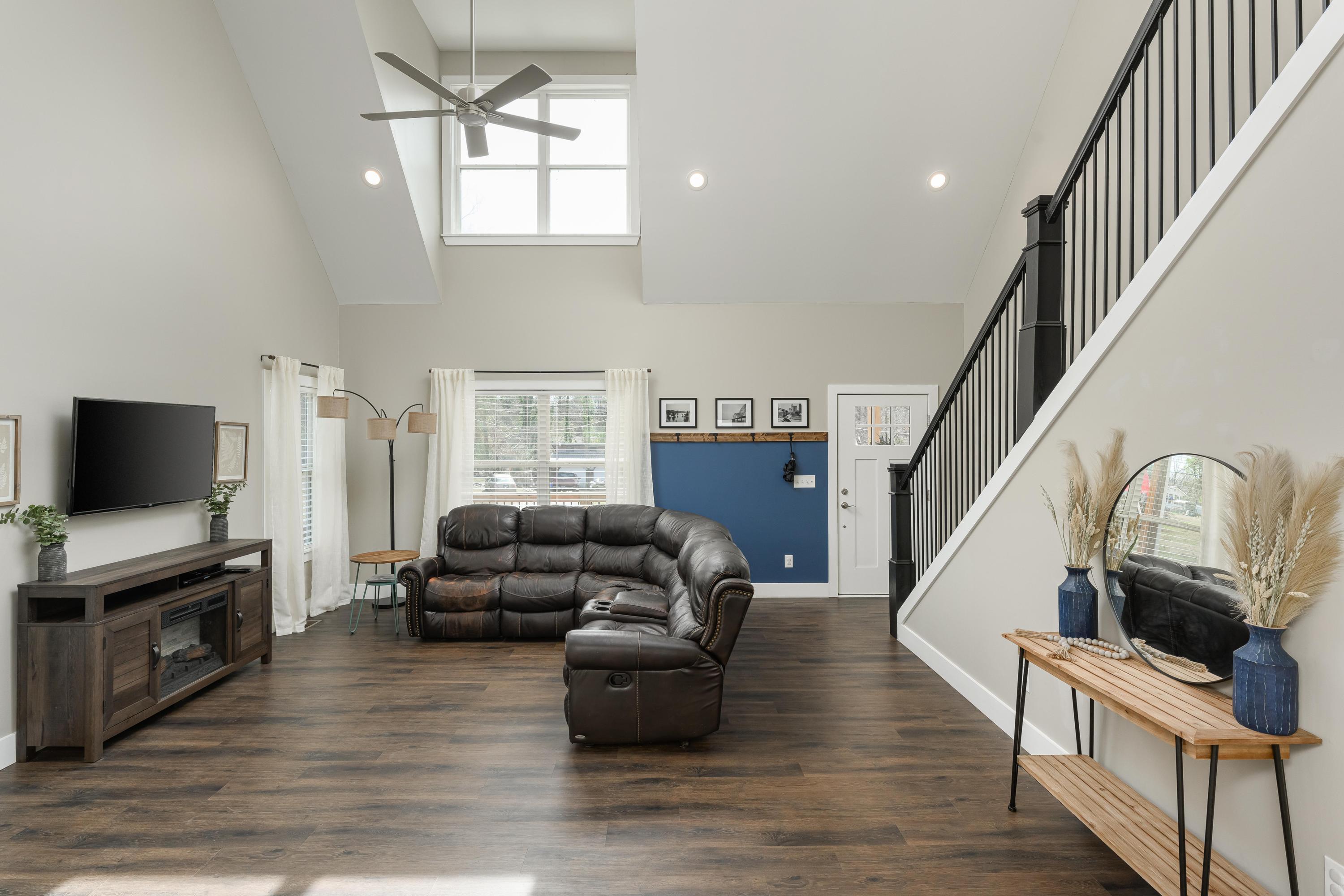 141 NE Surrey Lane