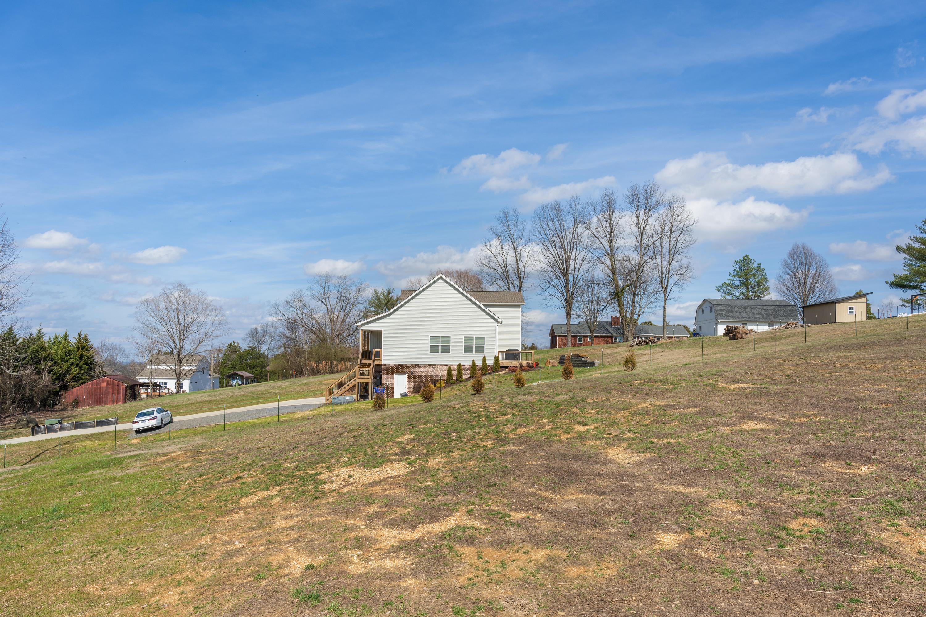 141 NE Surrey Lane