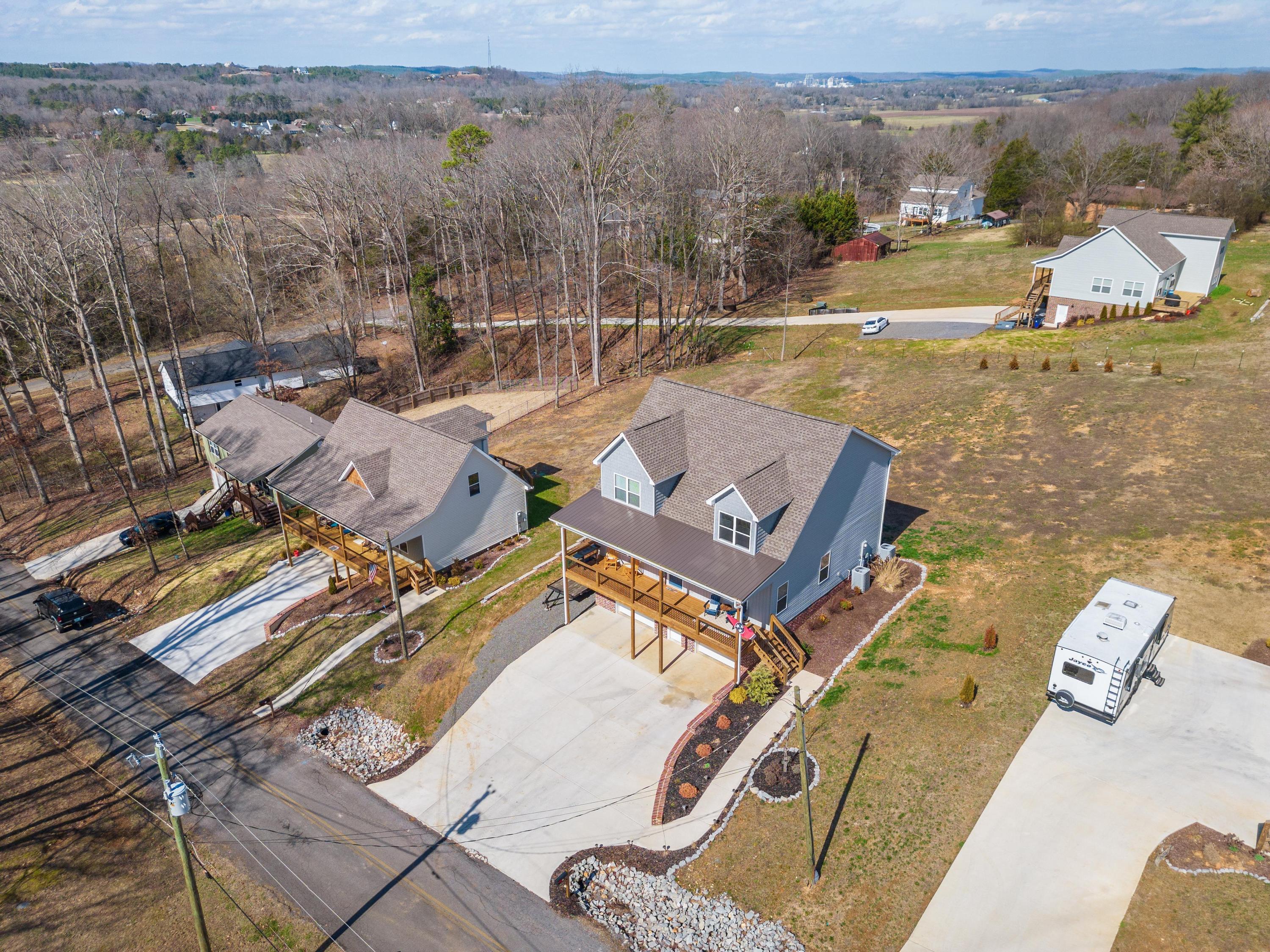141 NE Surrey Lane