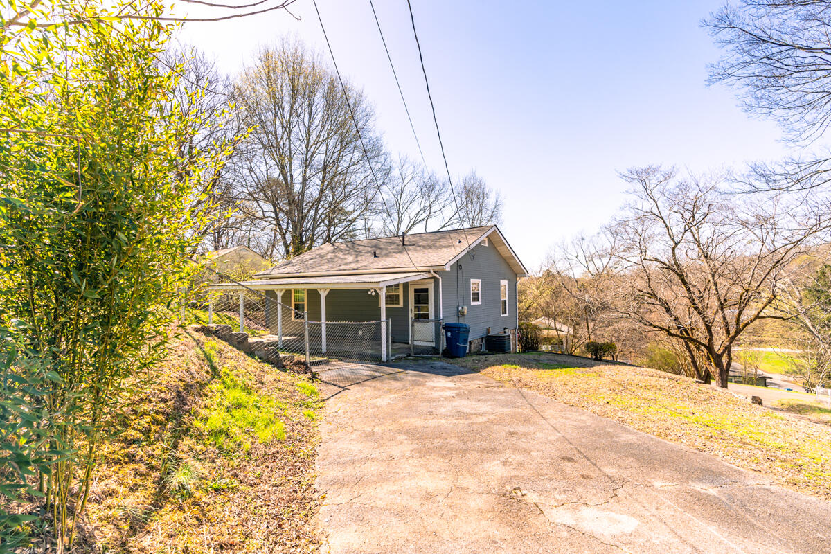 216 P'Poole Avenue